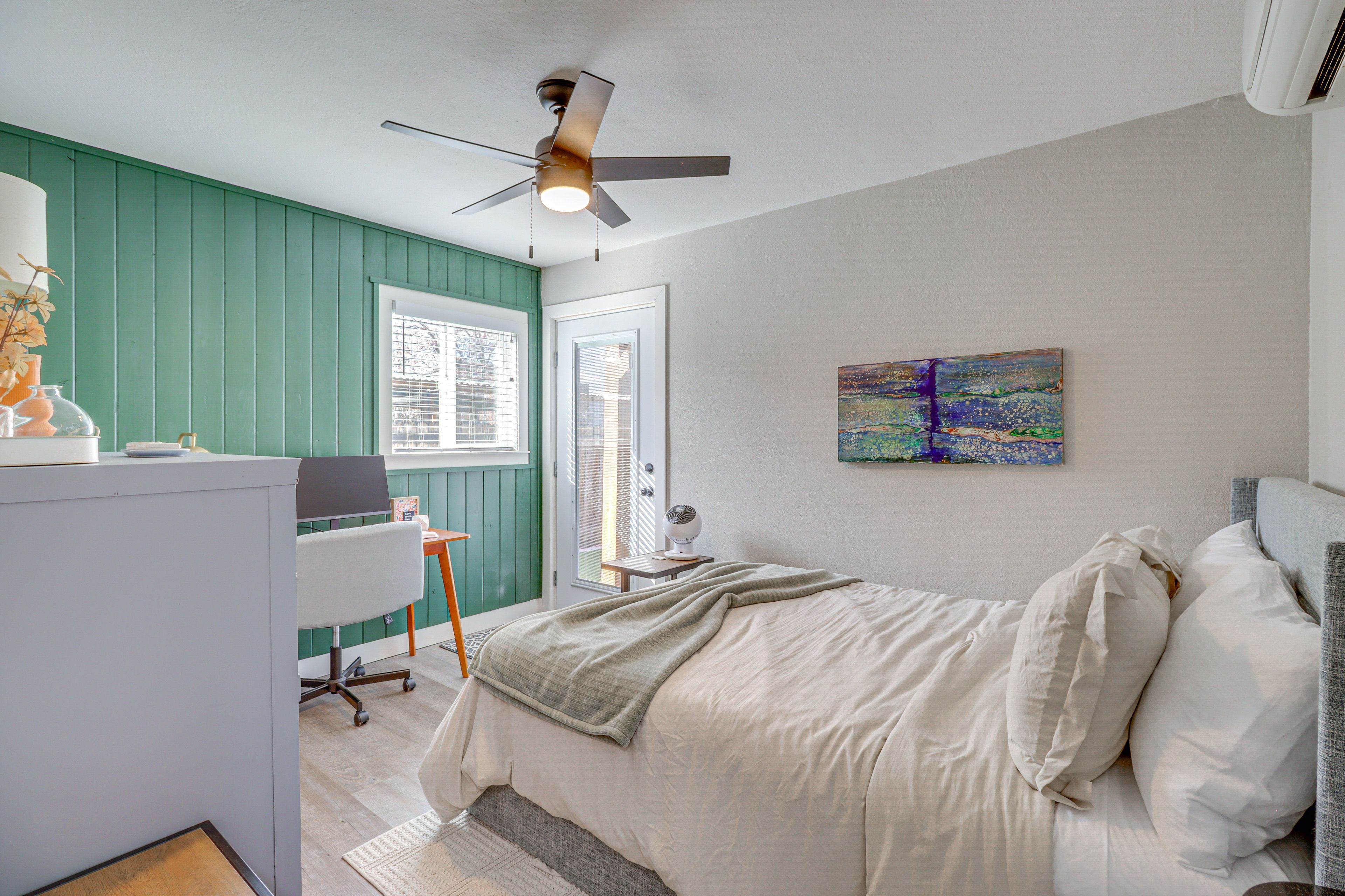 Bedroom 2 | Queen Bed