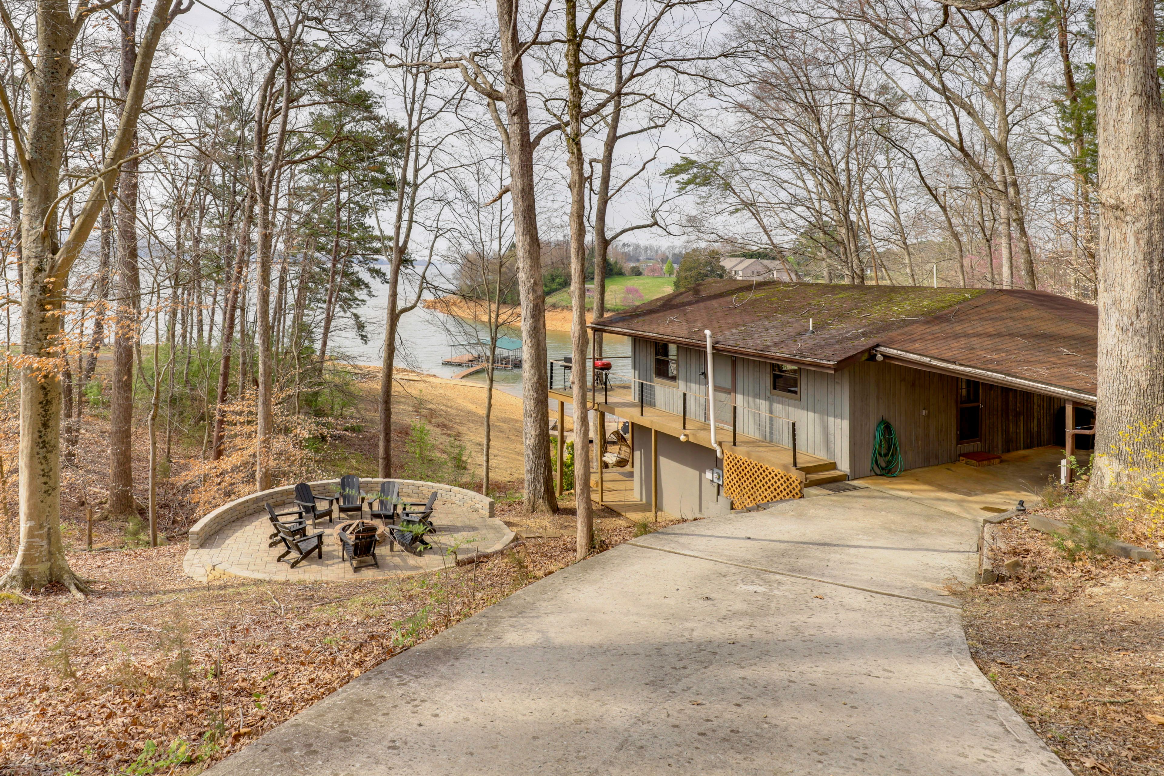 Exterior | Wood-Burning Fire Pit
