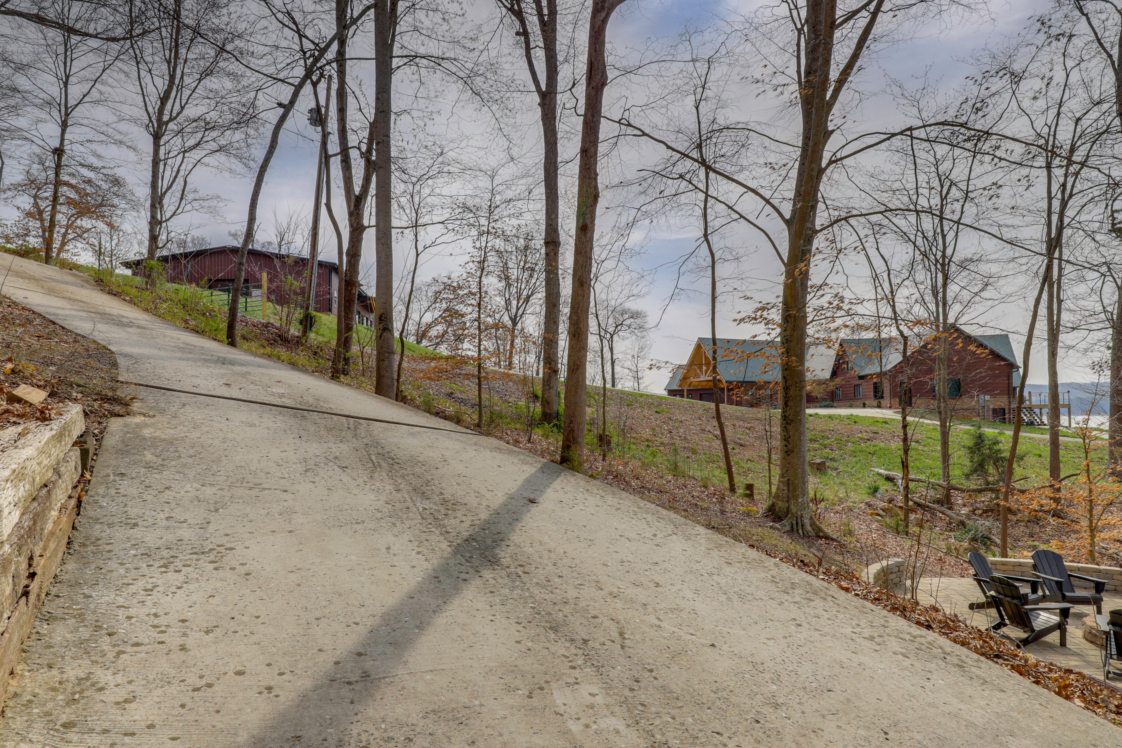 Parking | Steep Driveway (4 Vehicles)