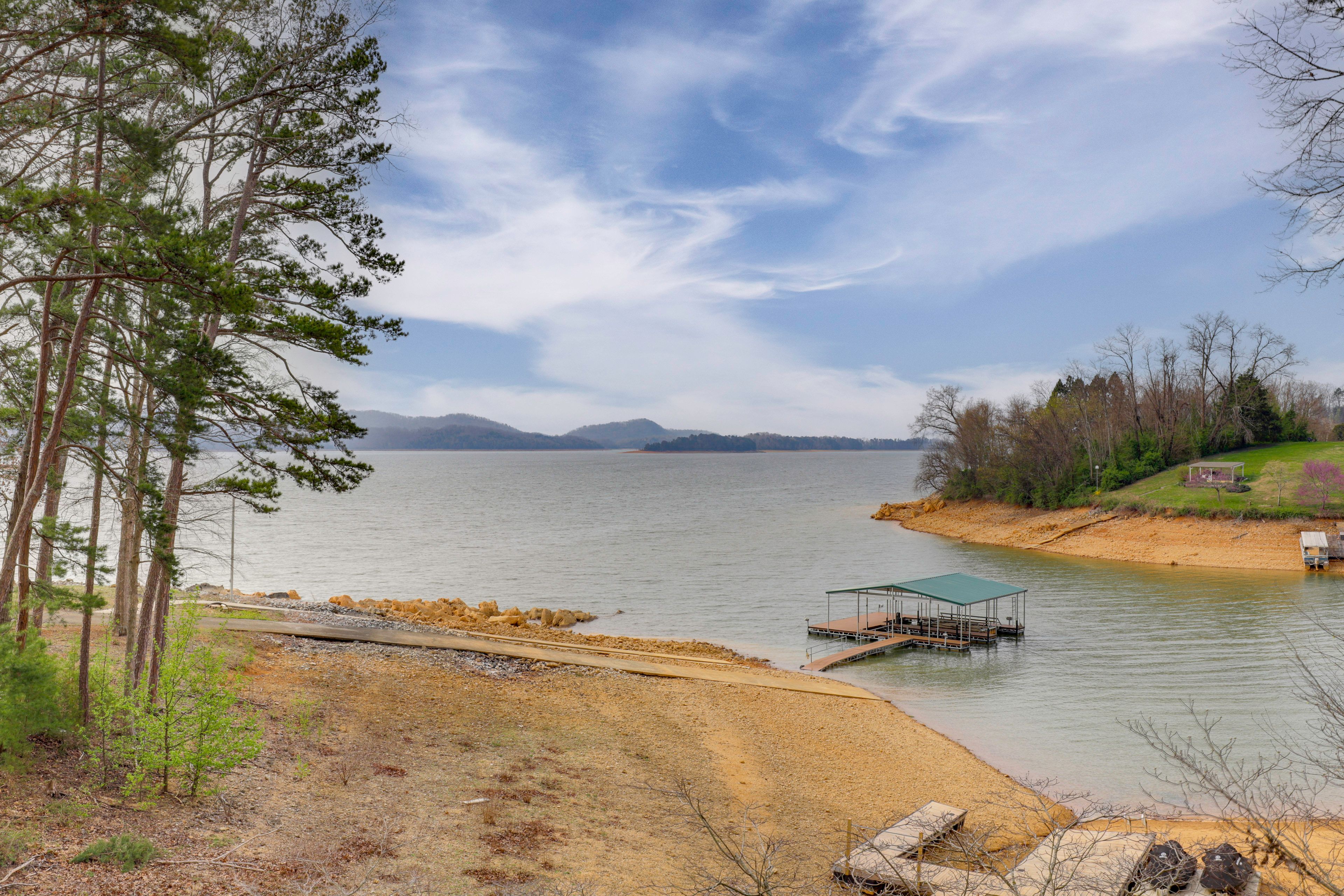 Exterior | Lake Access | Seasonal Dock