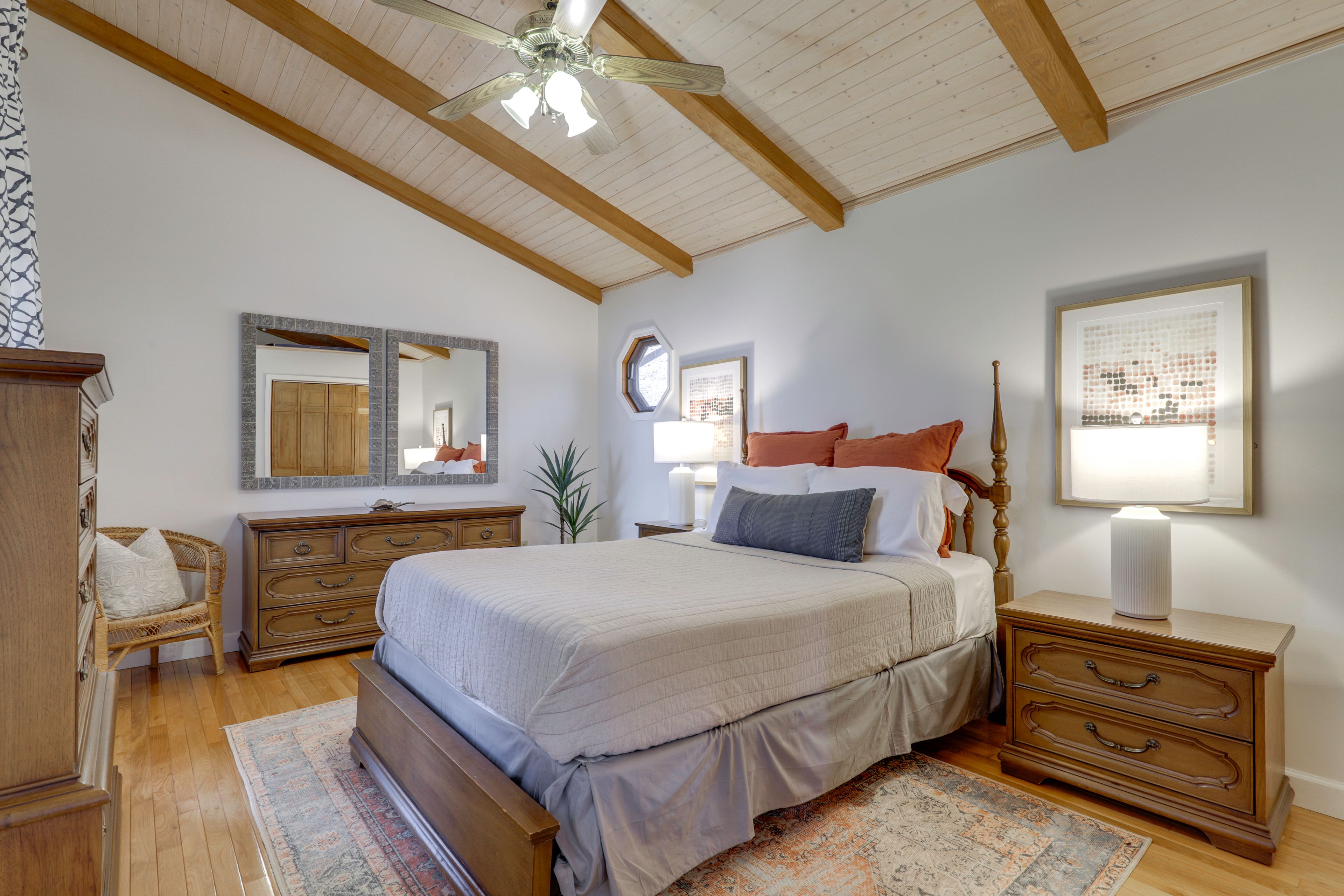 Bedroom 1 | Queen Bed | Main Floor