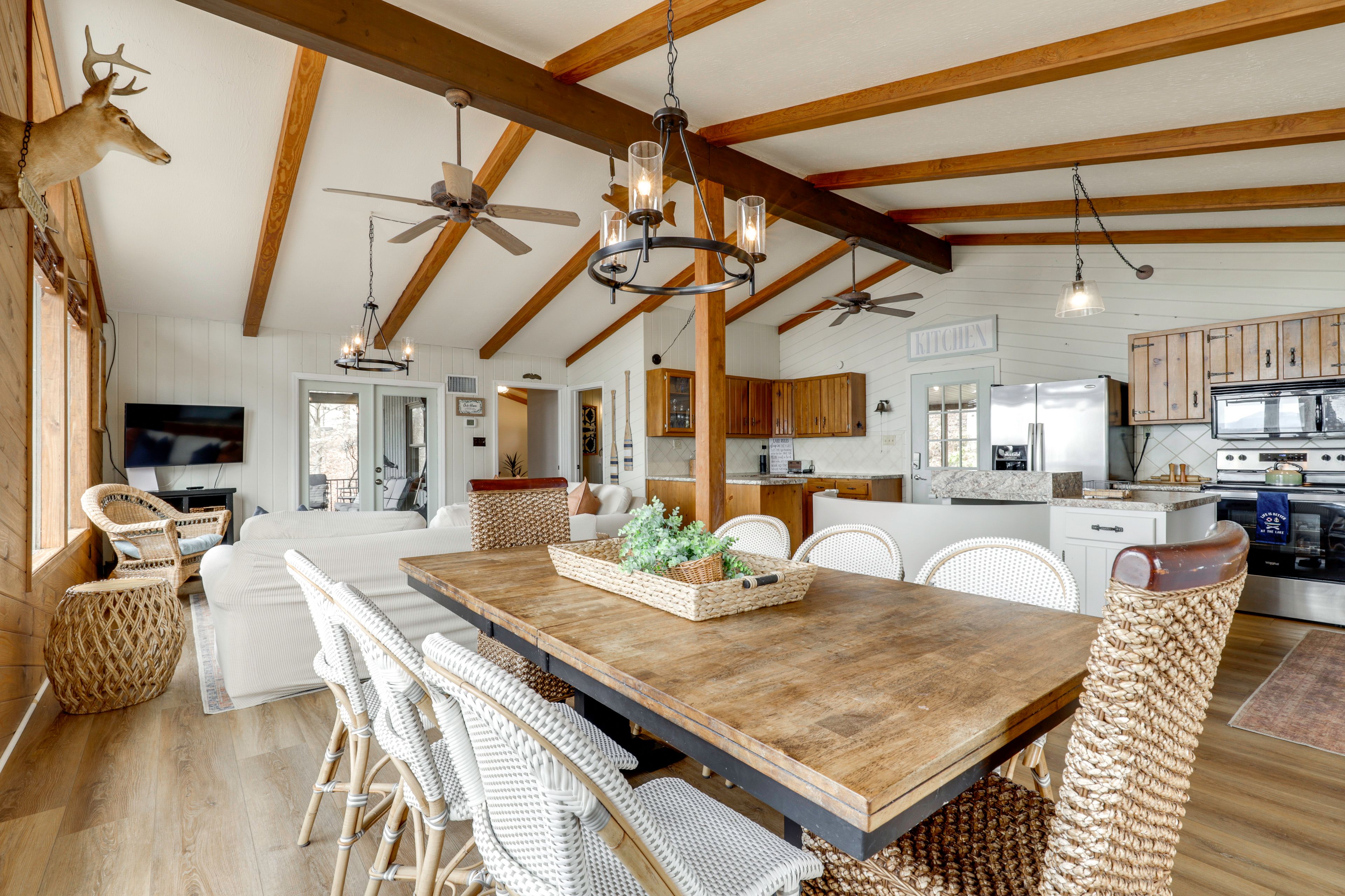 Dining Area | Main Floor | Dishes & Flatware Provided