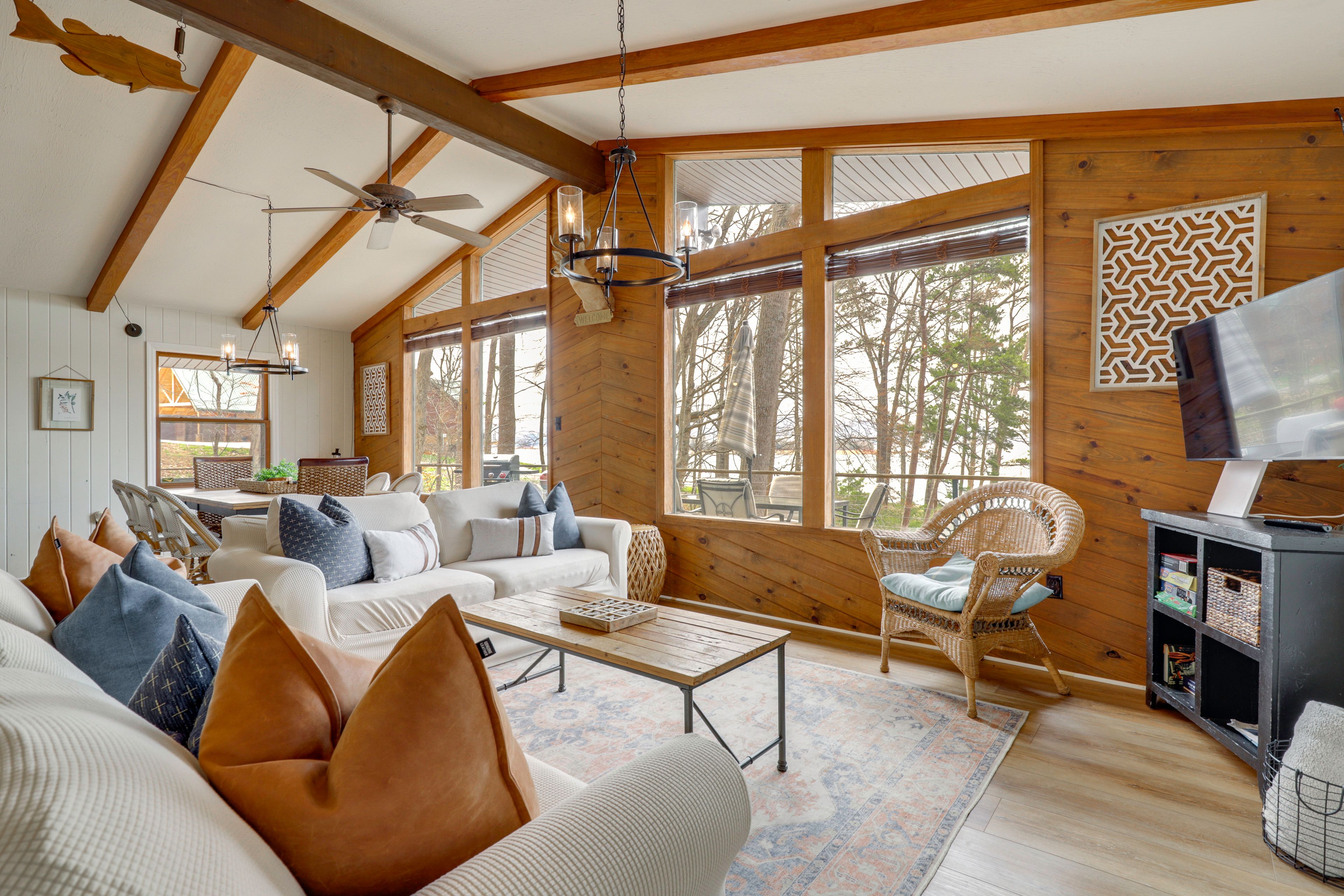 Interior | Open Floor Plan | Free WiFi