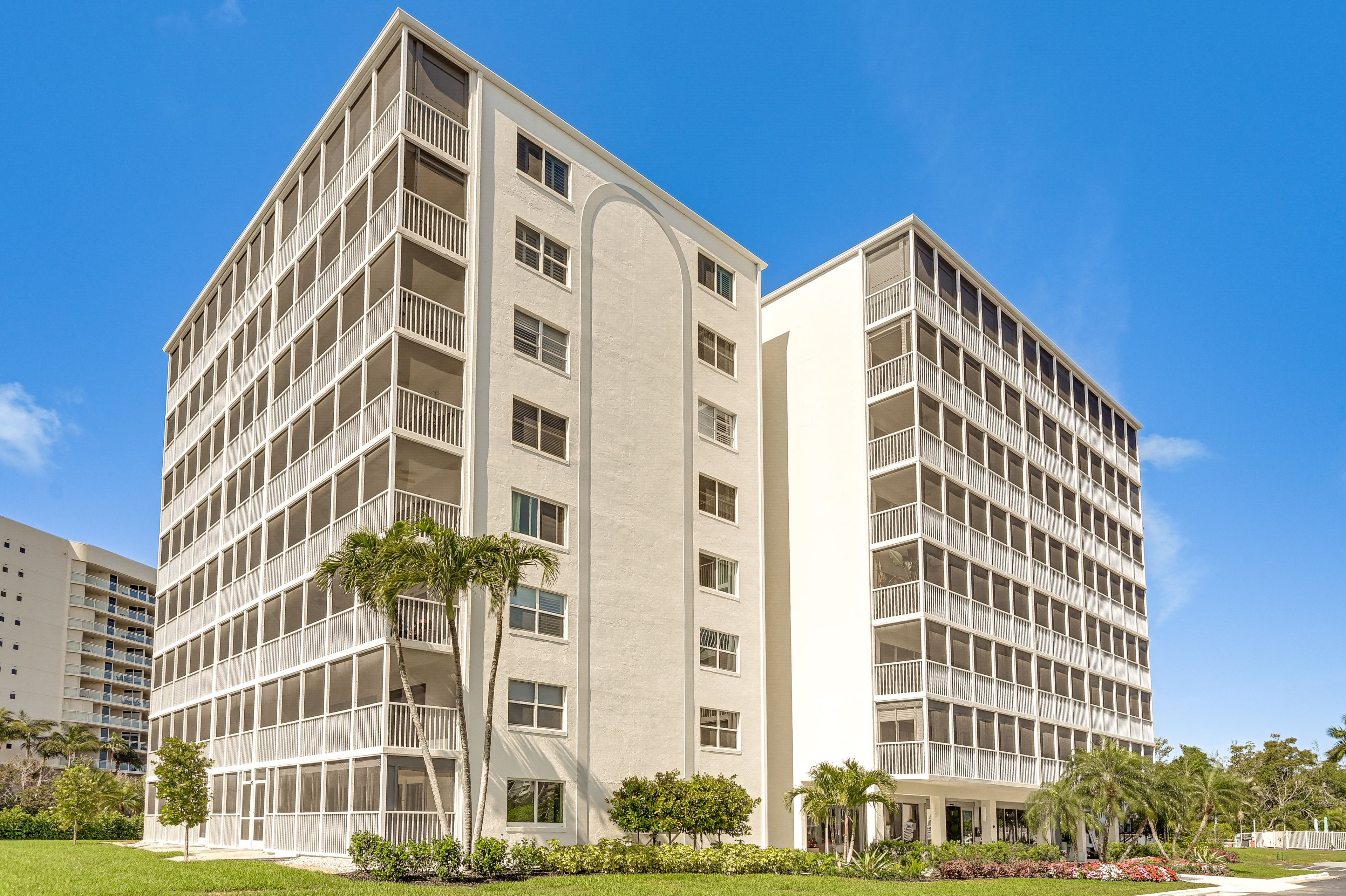 Condo Exterior | Single-Story Condo on 7th Floor
