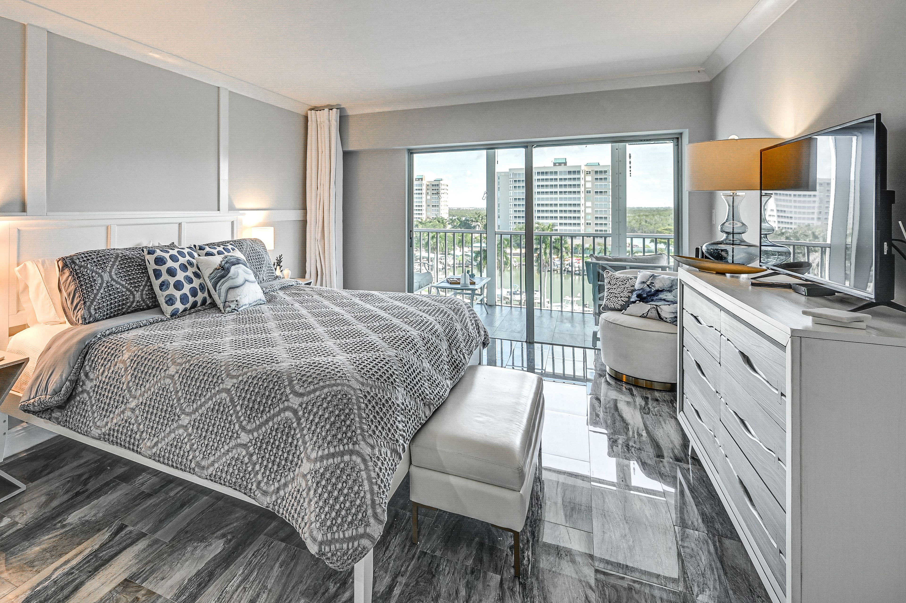 Bedroom | King Bed