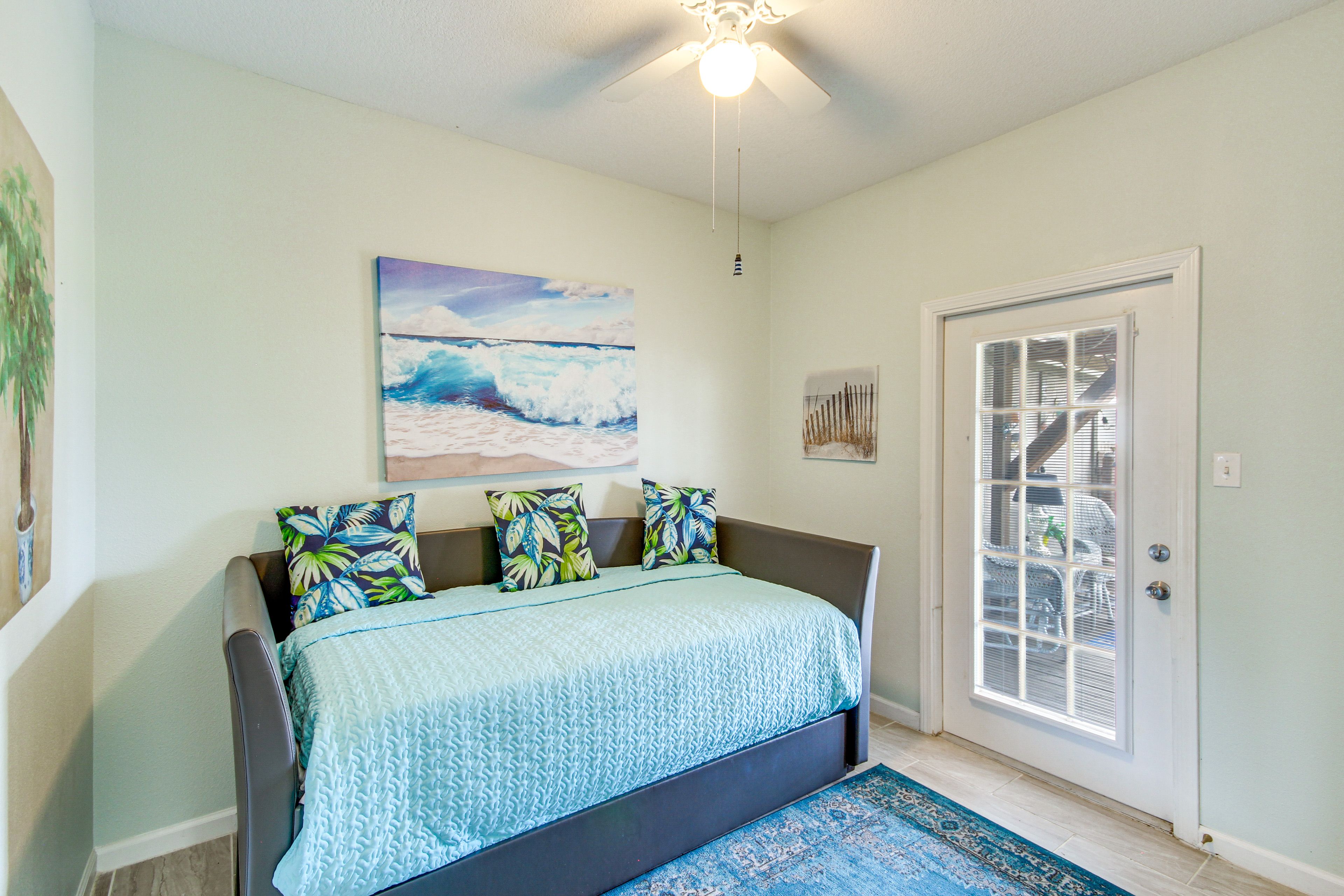 Bedroom 3 | Twin Daybed w/ Twin Trundle | 1st Floor