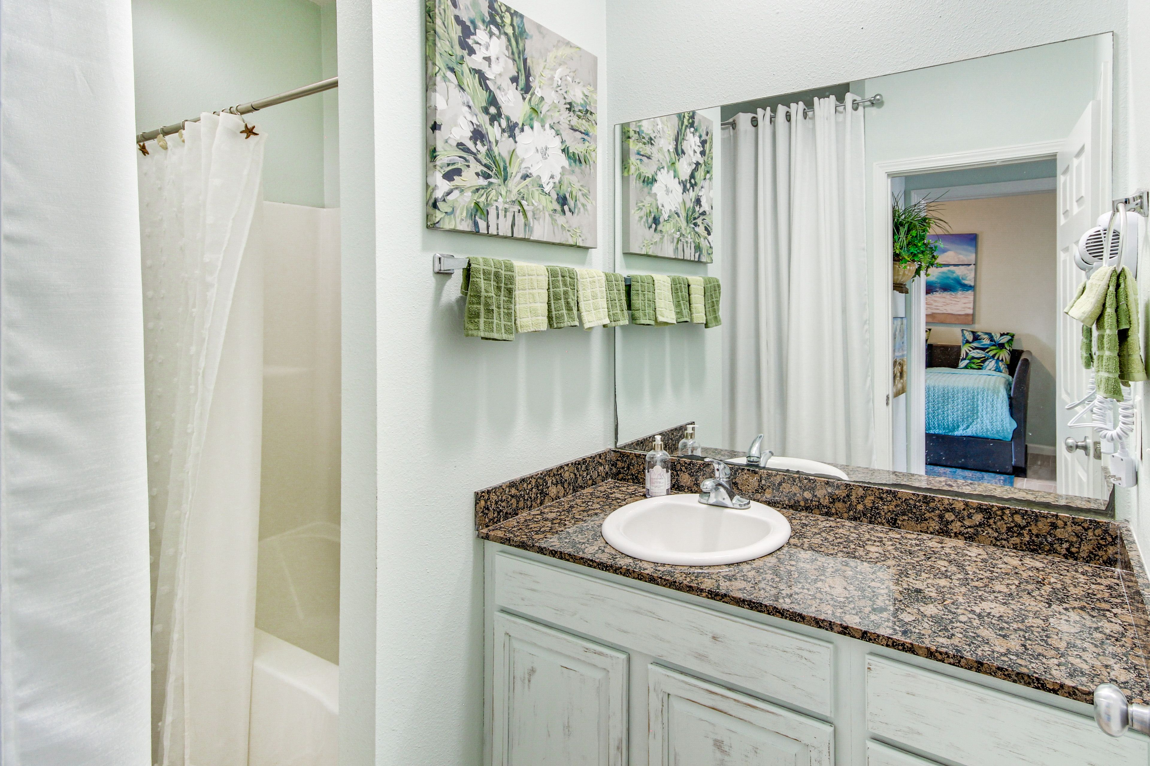 Bathroom | 1st Floor