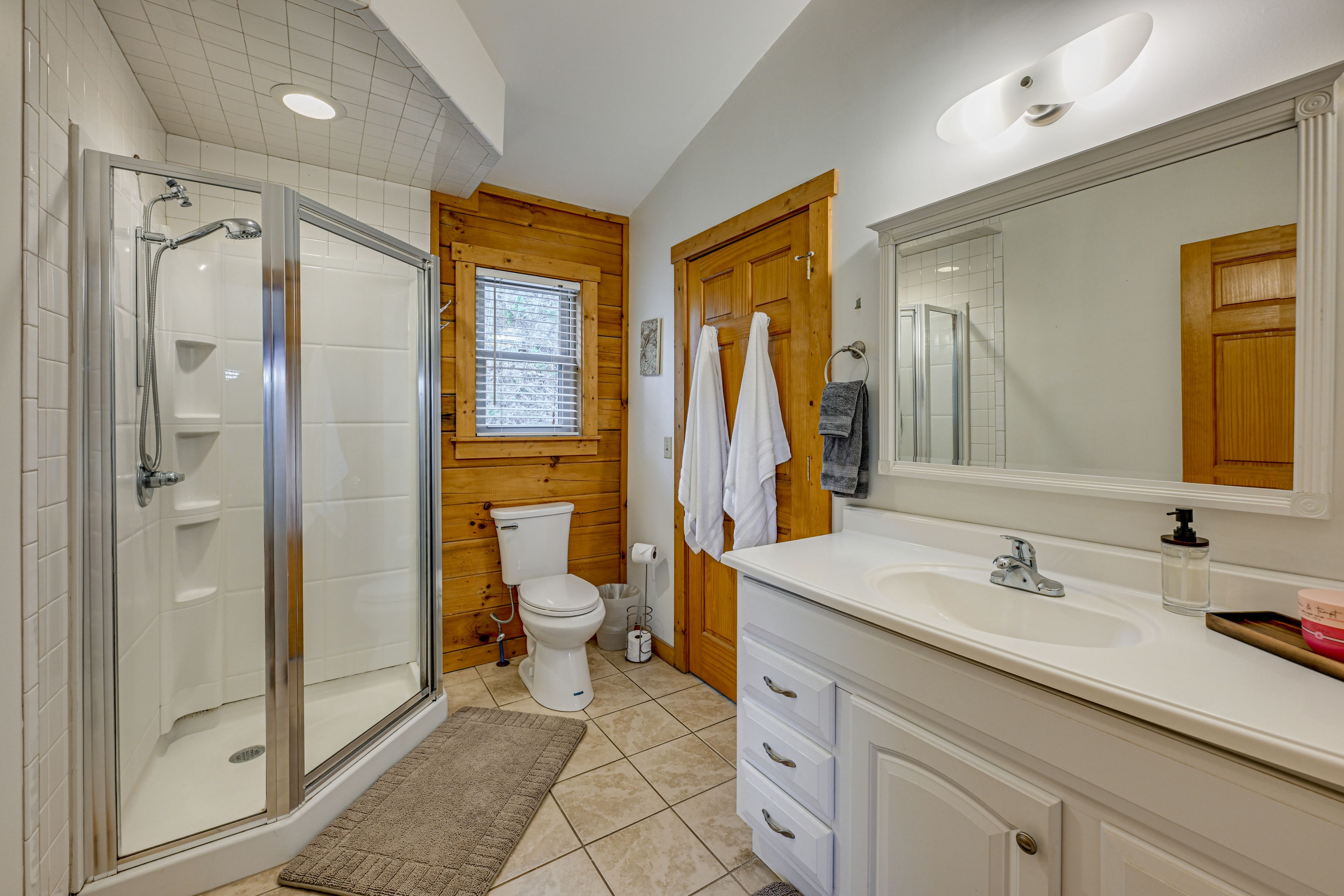 En-Suite Bathroom | Towels Provided