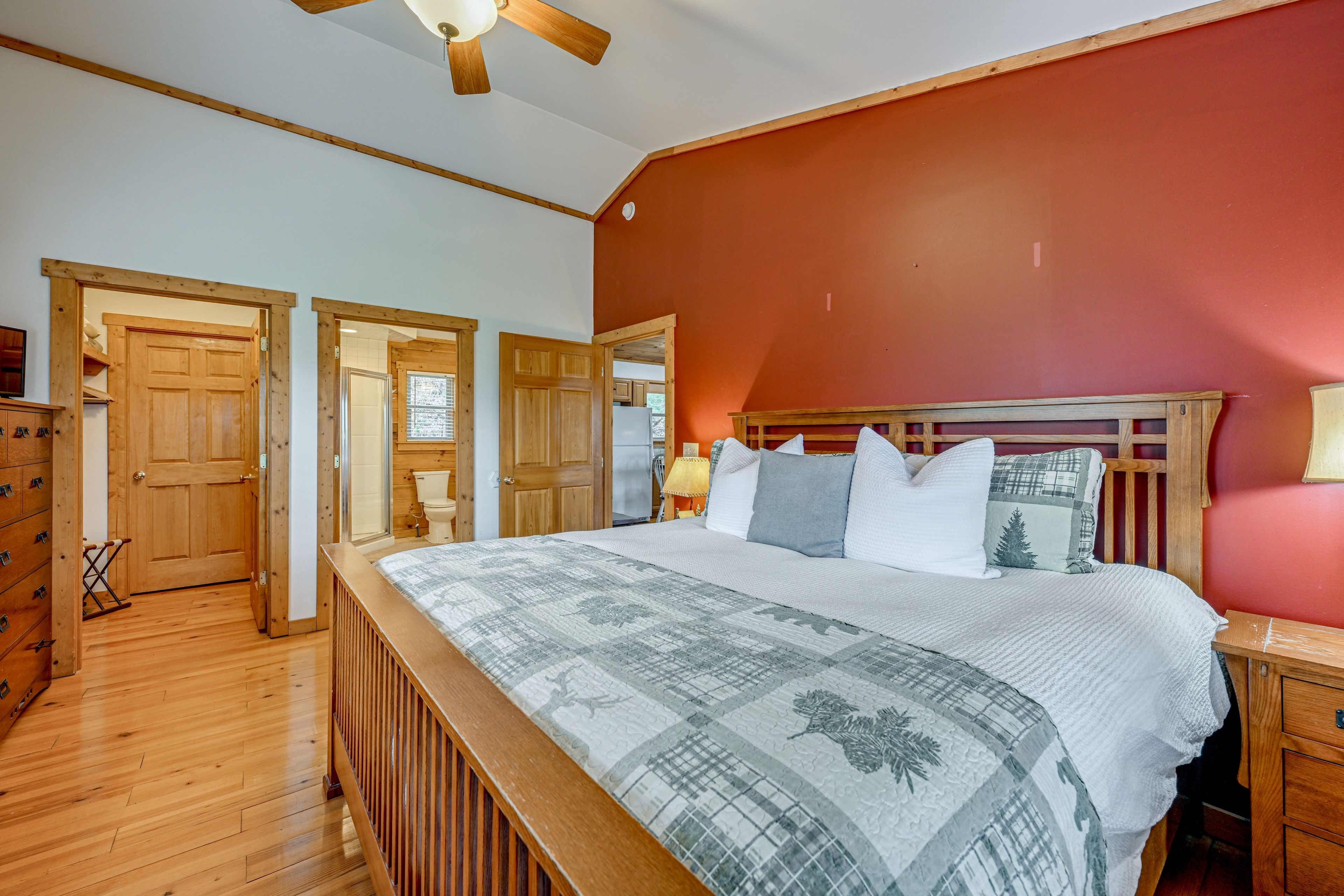 Bedroom 1 | King Bed