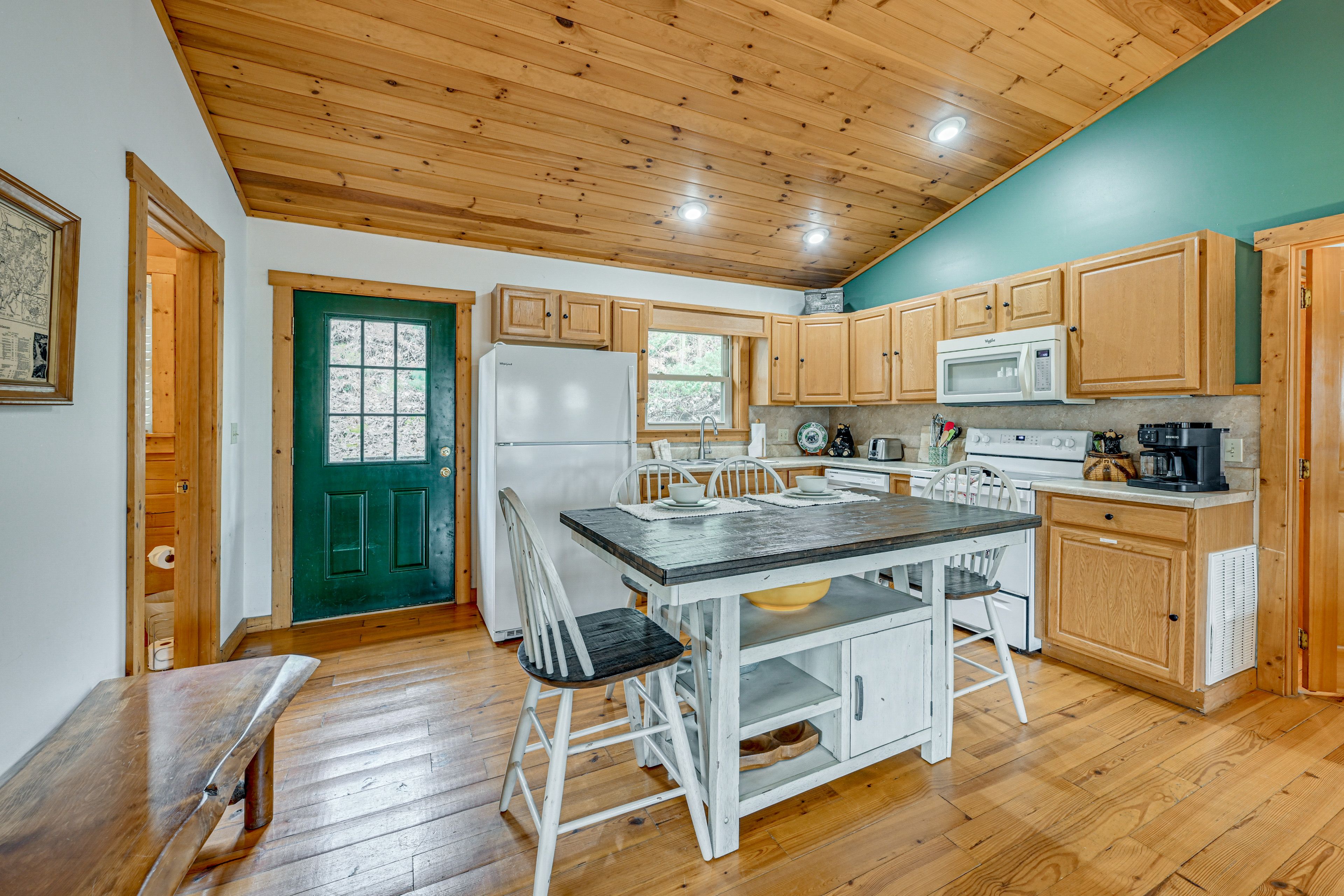 Kitchen | Cooking Basics | Dining Area
