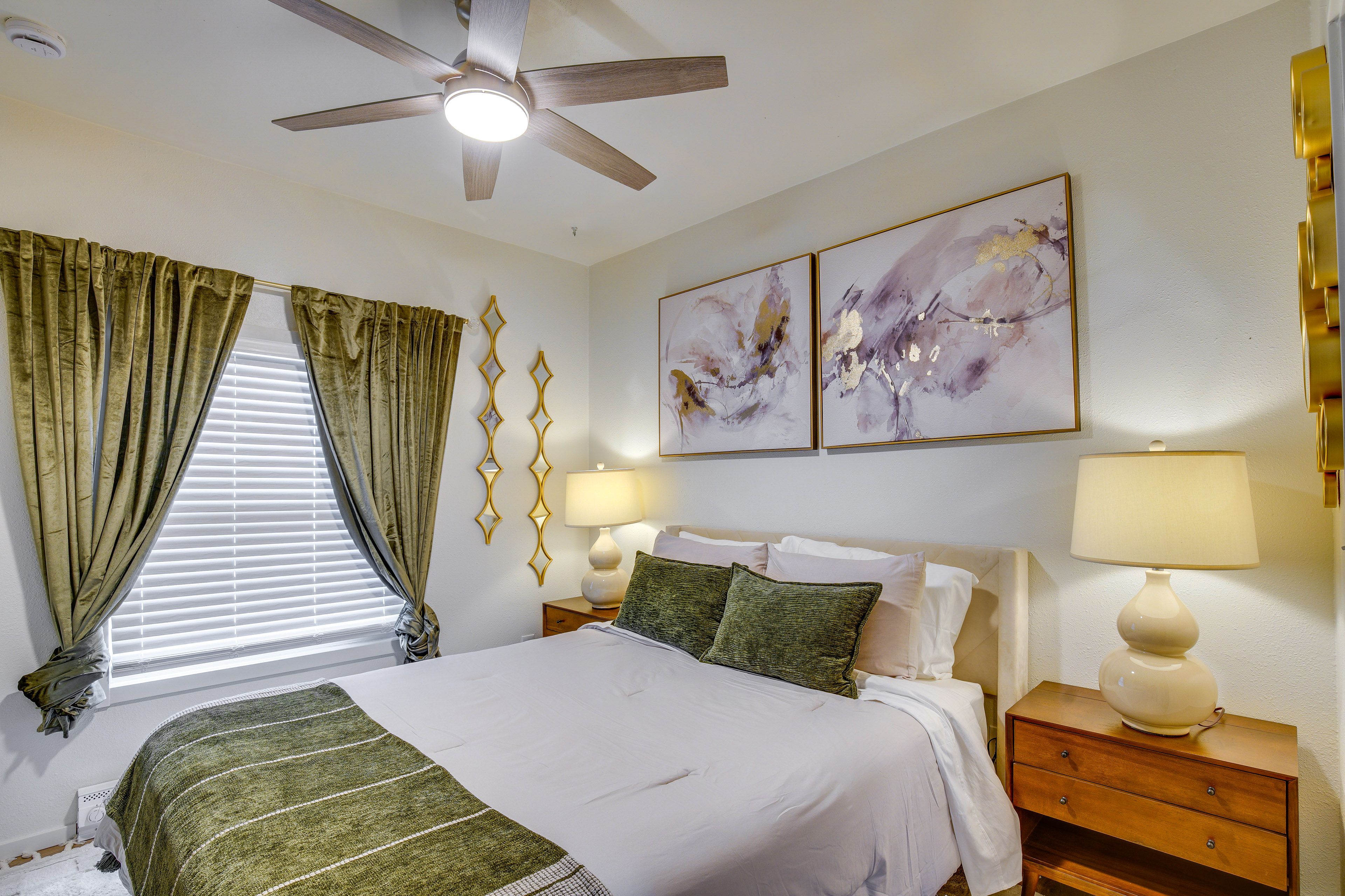 Bedroom | King Bed | Smart TV