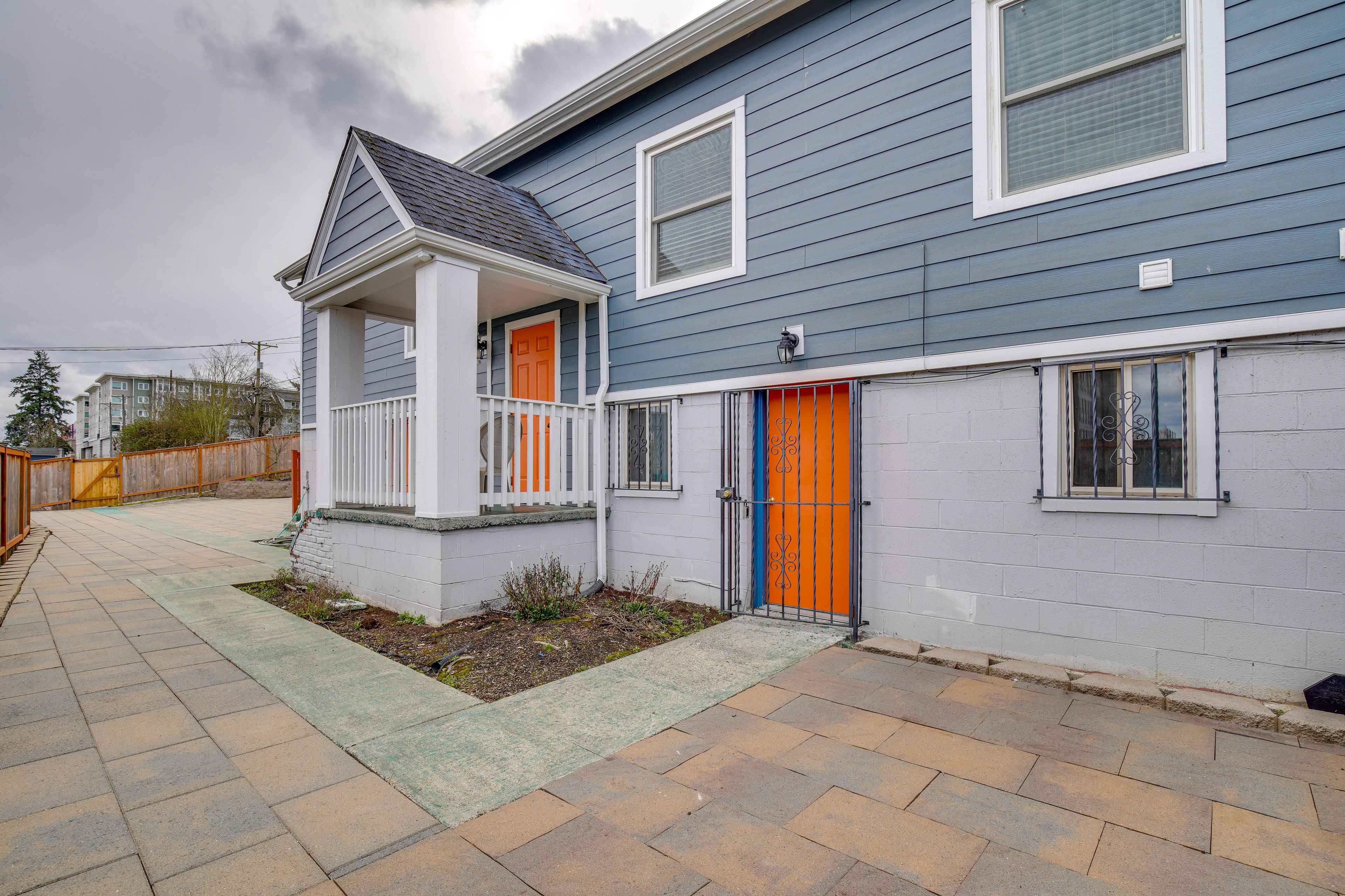 Property Exterior | Shared Paved Yard