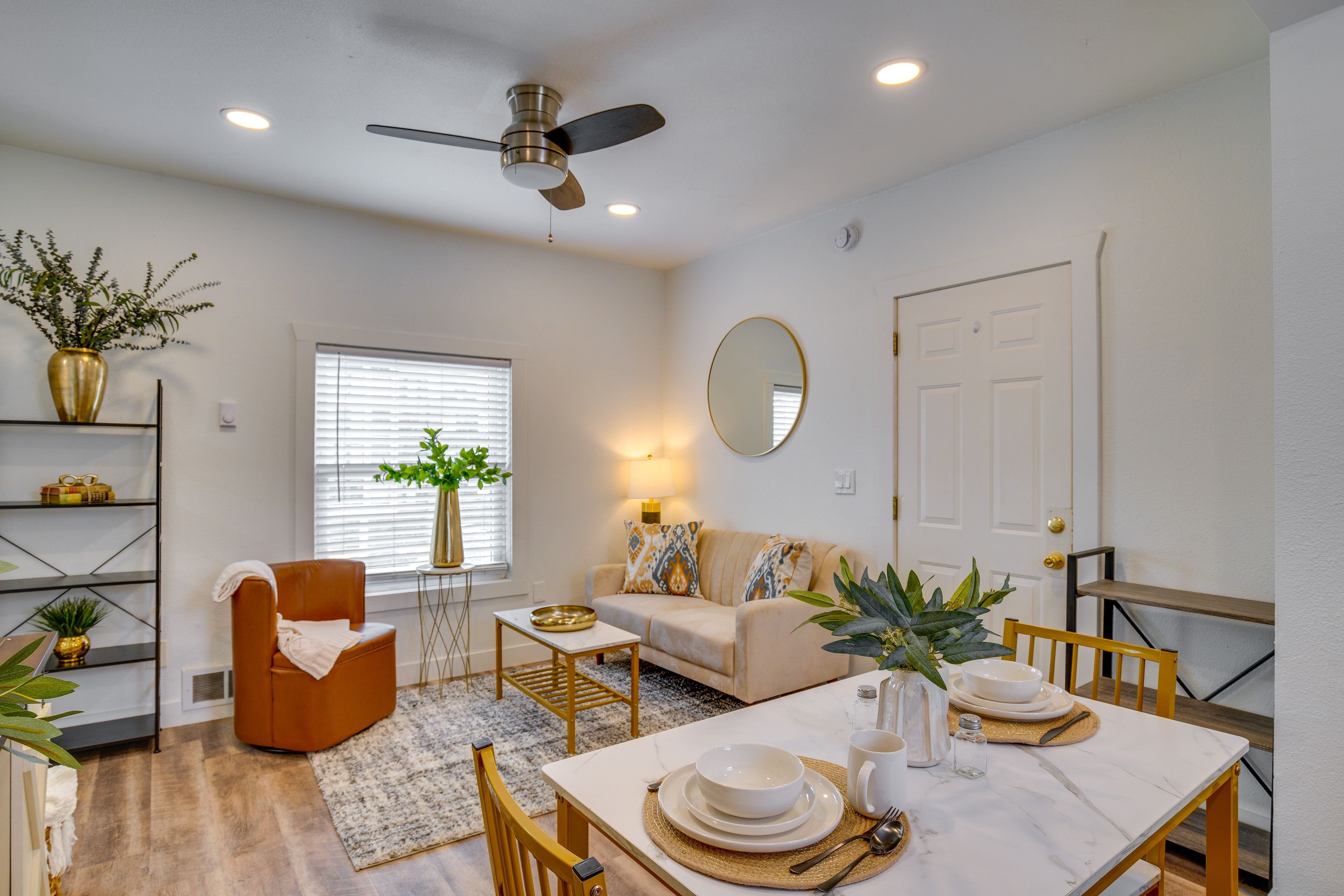 Dining Area | Dishware/Flatware Provided