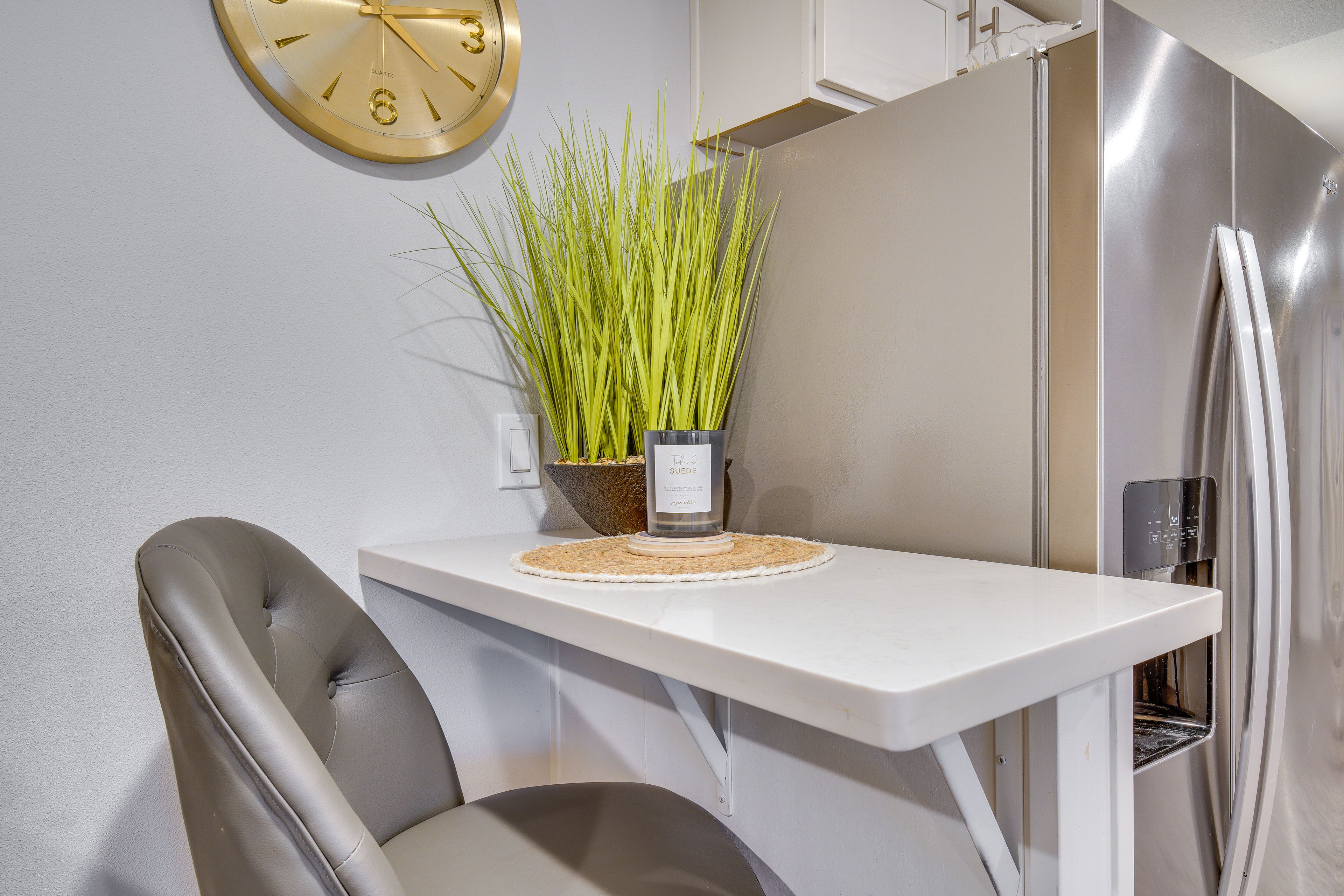 Breakfast Bar | Dishware/Flatware Provided