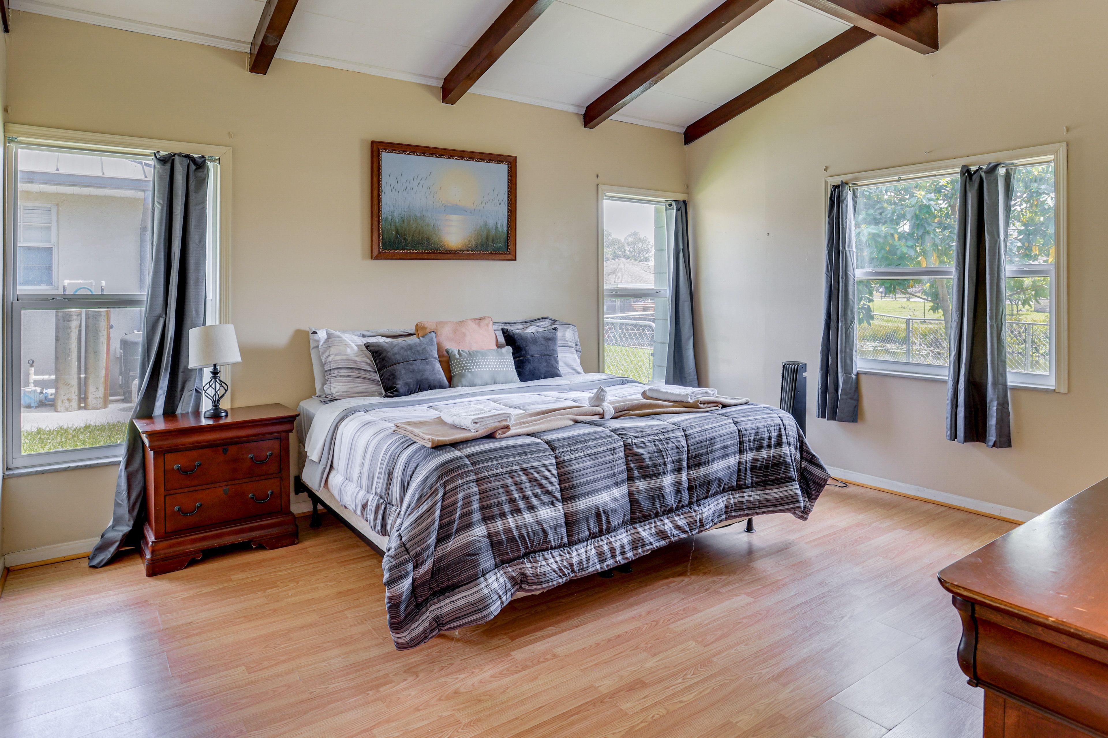 Bedroom 1 | King Bed