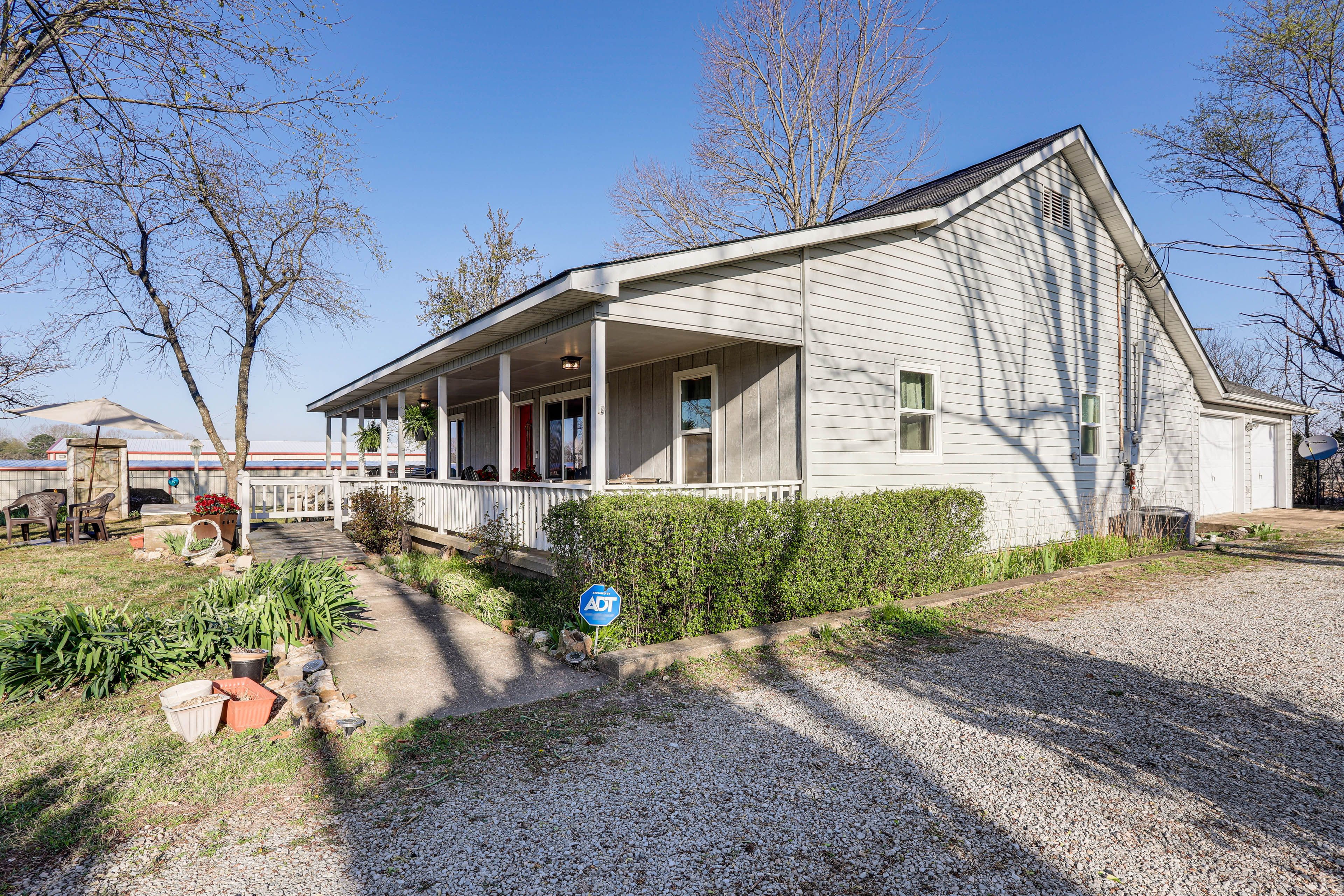 Parking | Driveway (2 Vehicles) | RV/Trailer Parking Available