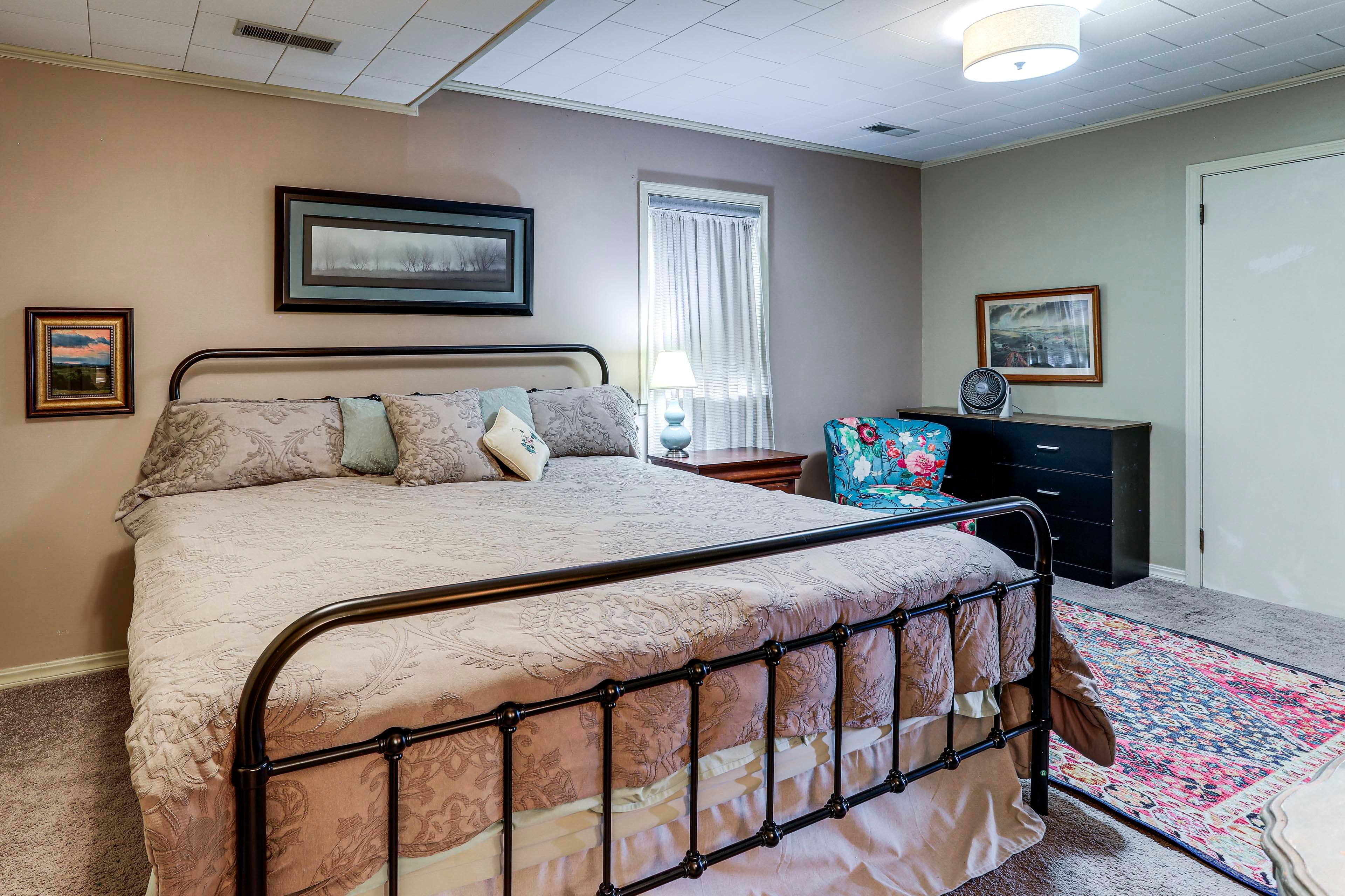 Bedroom 2 | King Bed