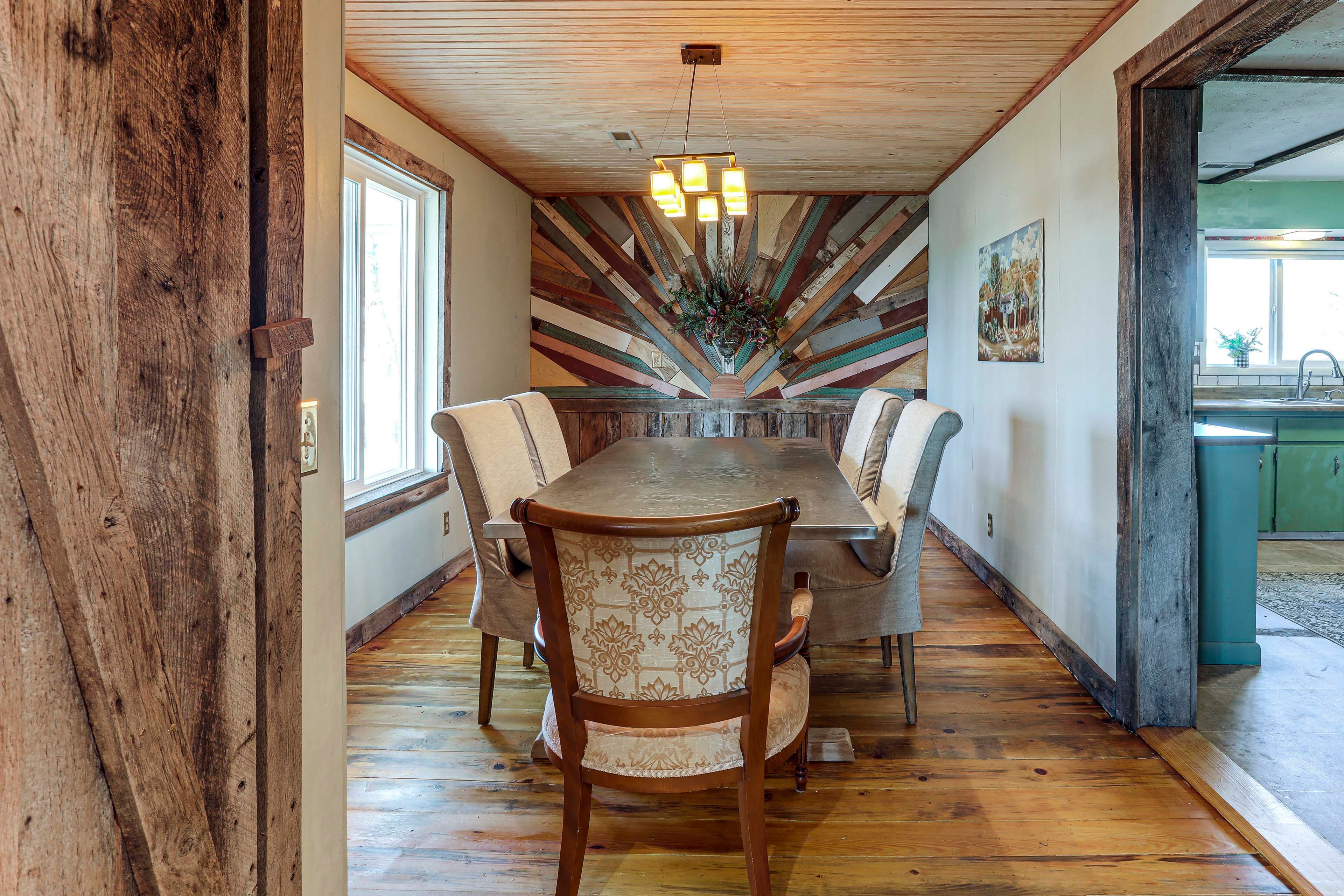 q Ft  Property Interior | Single-Story Home