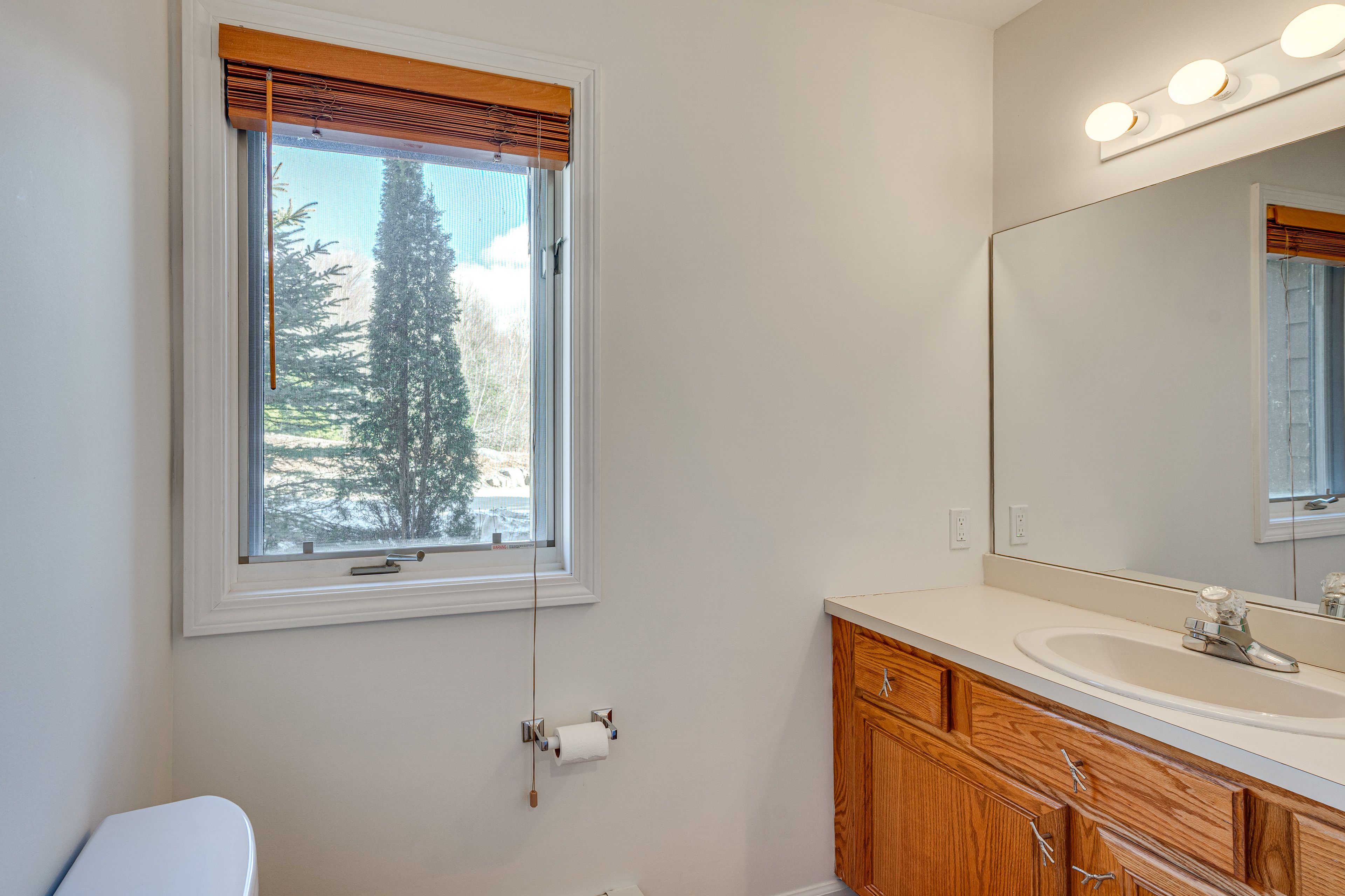 Half Bathroom | Main Level