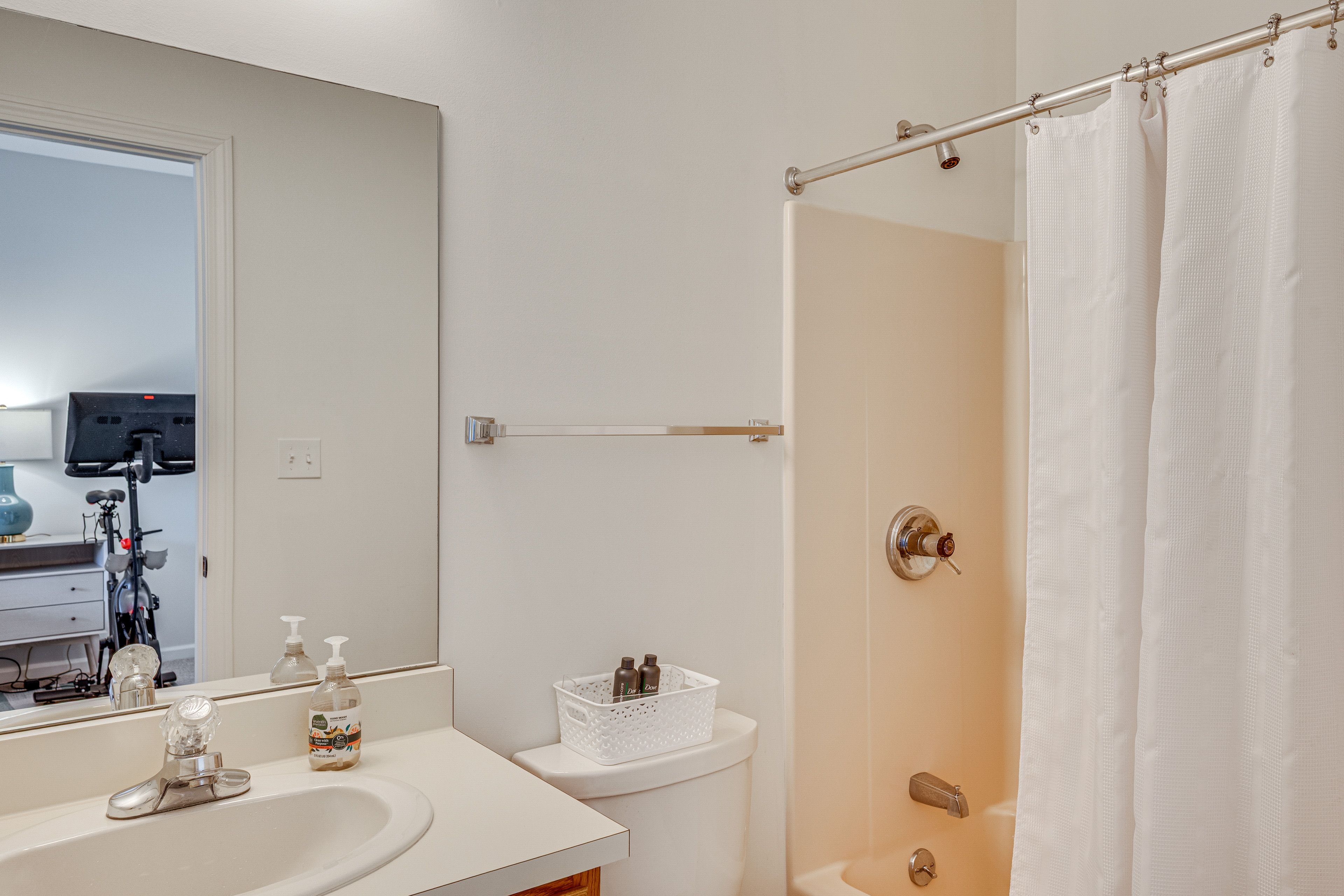 Full Bathroom | Upper Level