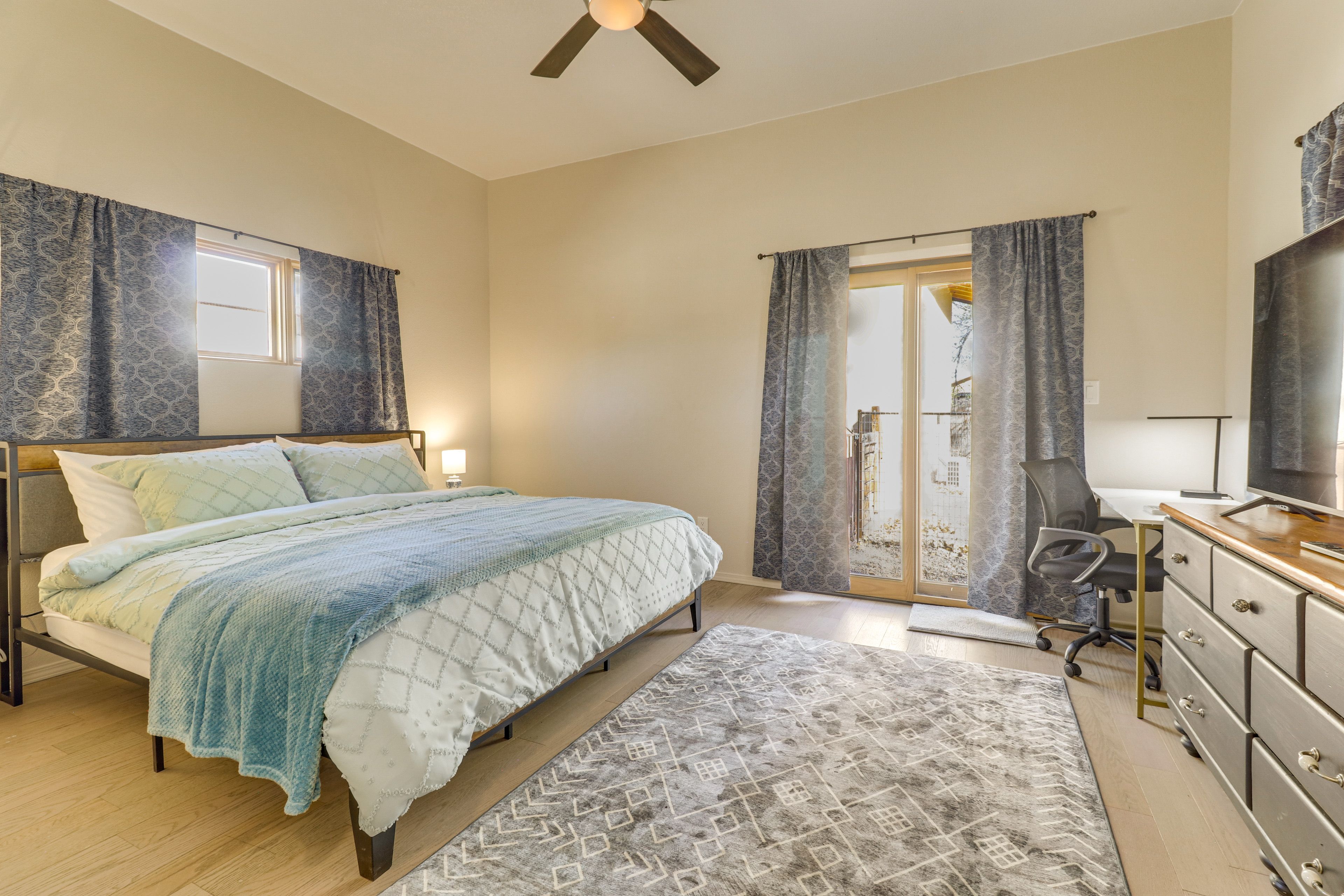 Bedroom 1 | King Bed