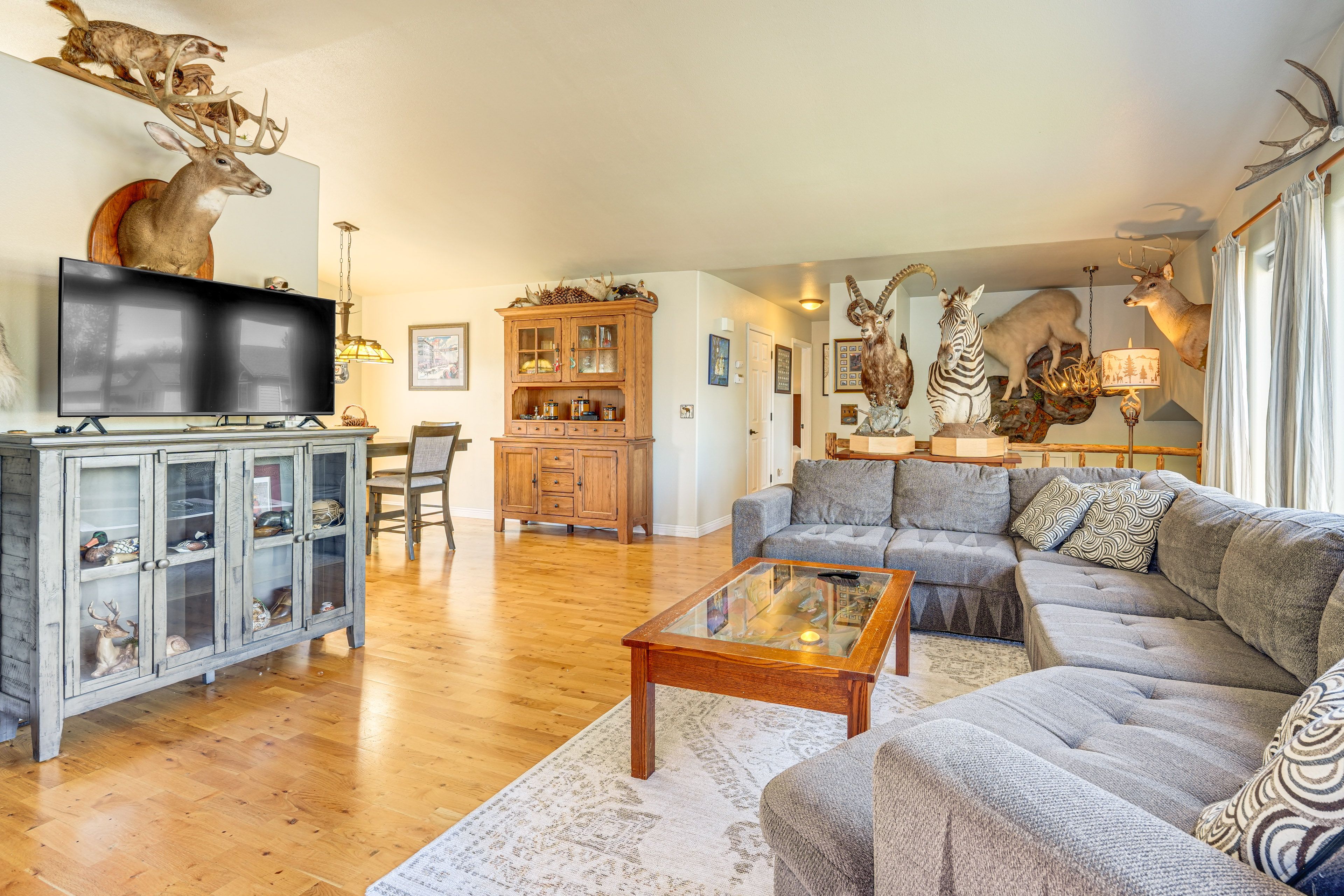 Anchorage Vacation Rental | 3BR | 2.5BA | 1,700 Sq Ft | 11 Steps to Enter
