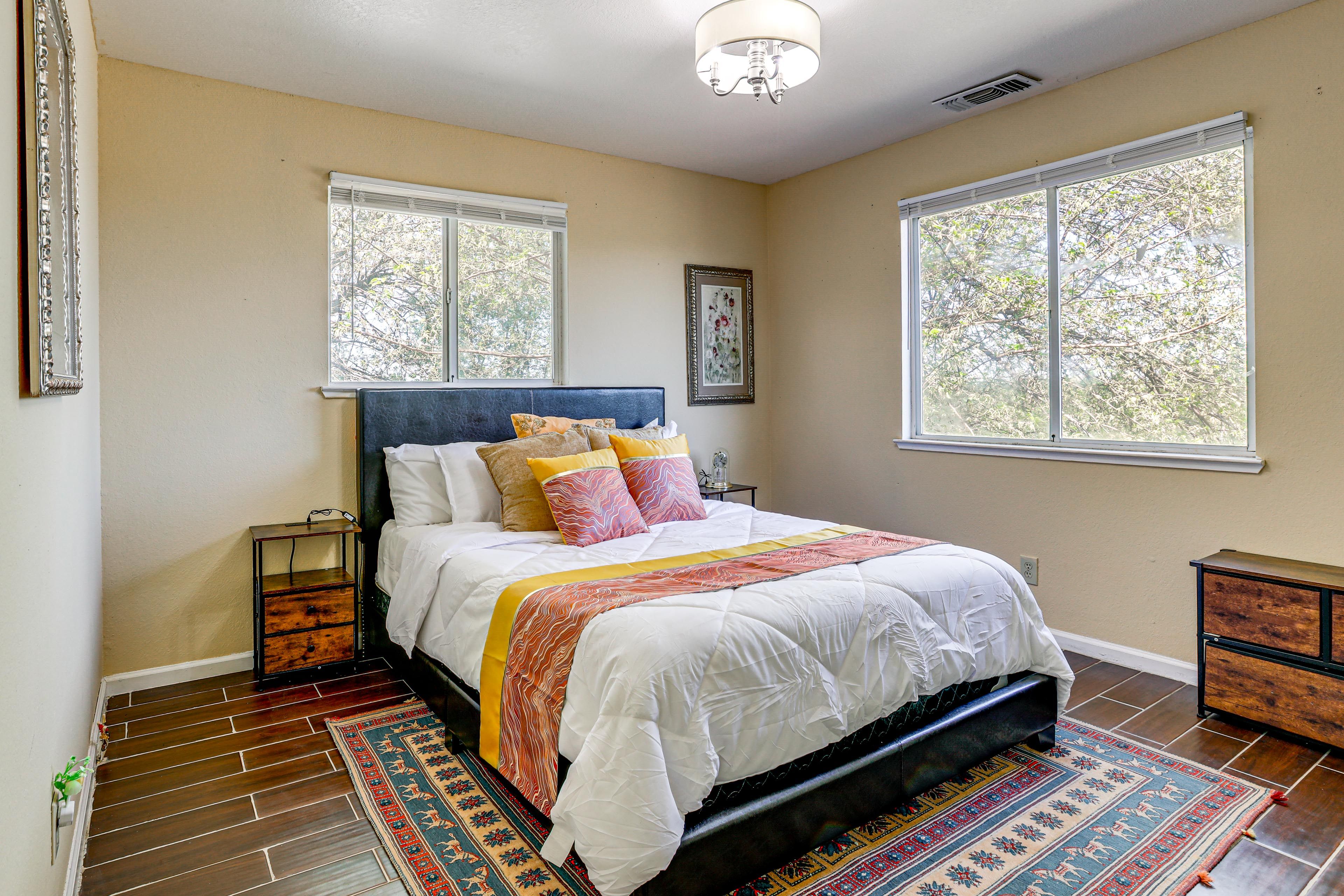 Bedroom 2 | Queen Bed