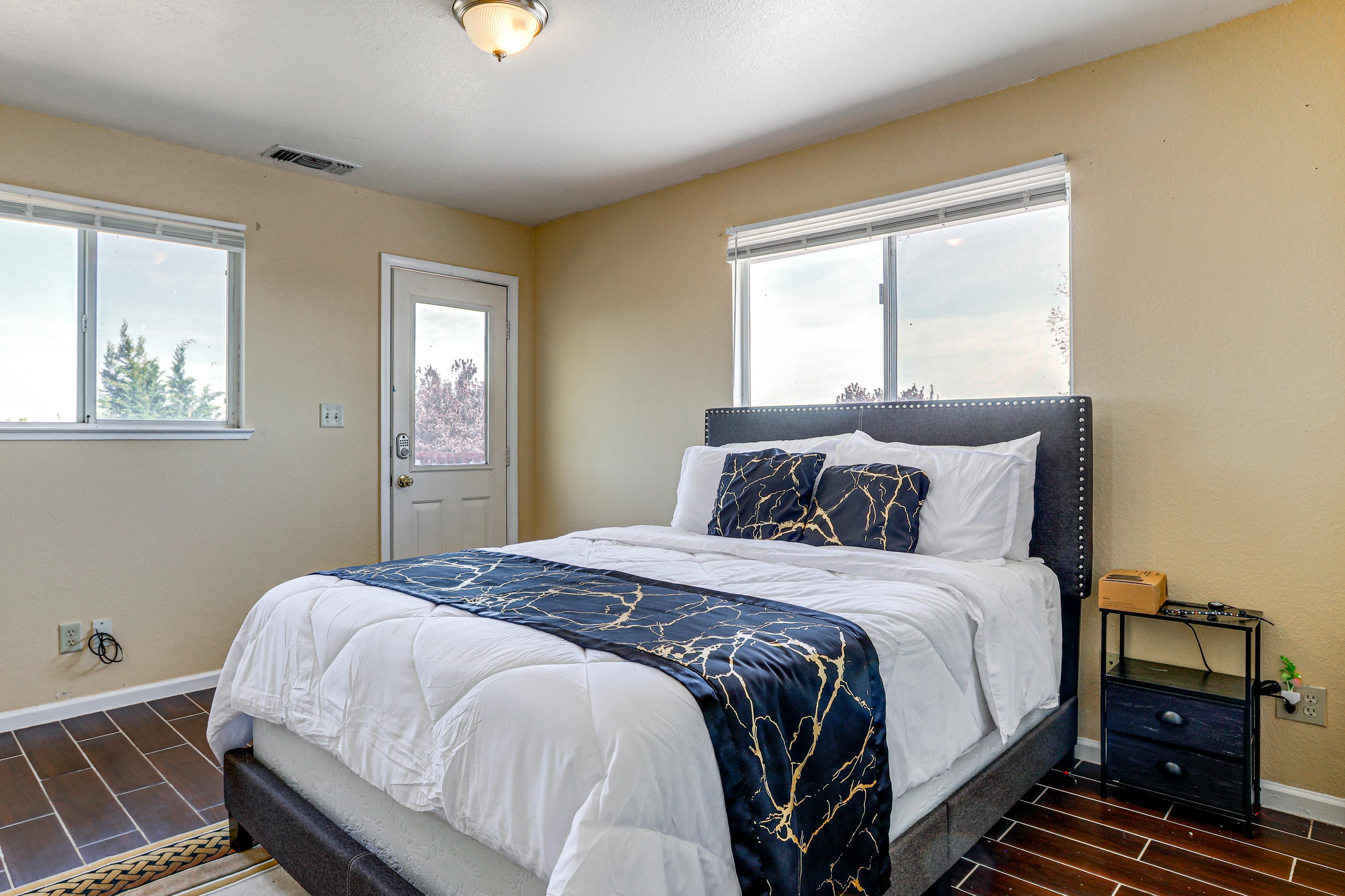 Bedroom 1 | King Bed