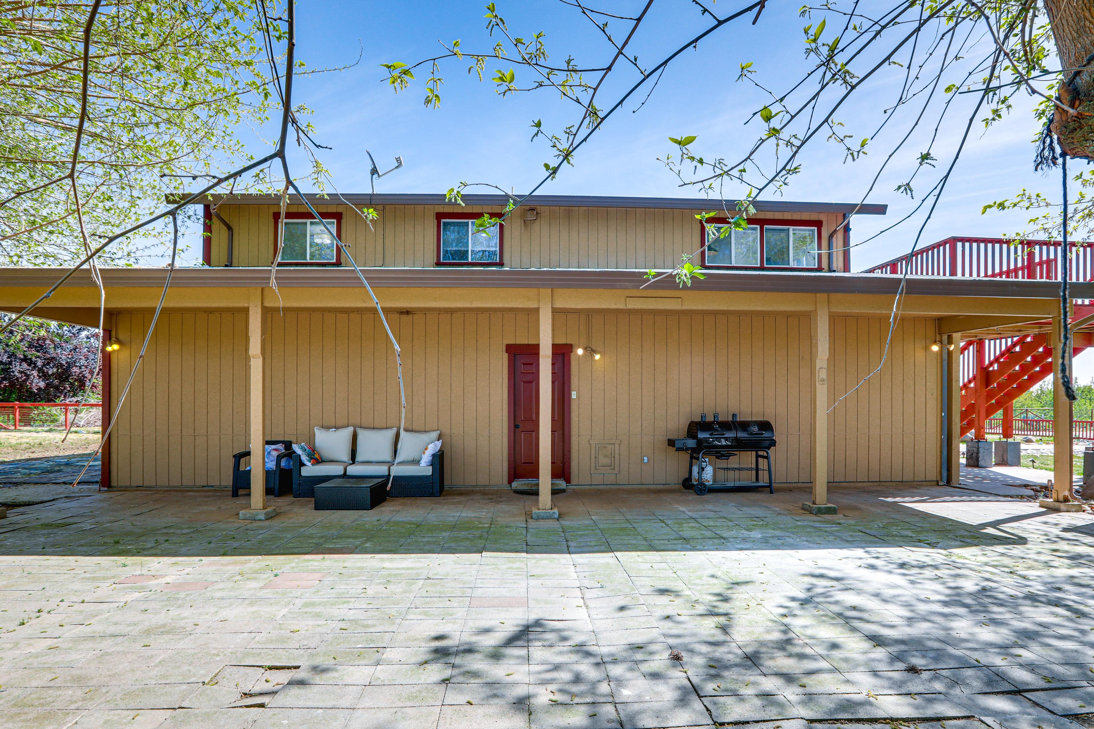 Shared Driveway Parking (1 Vehicle)