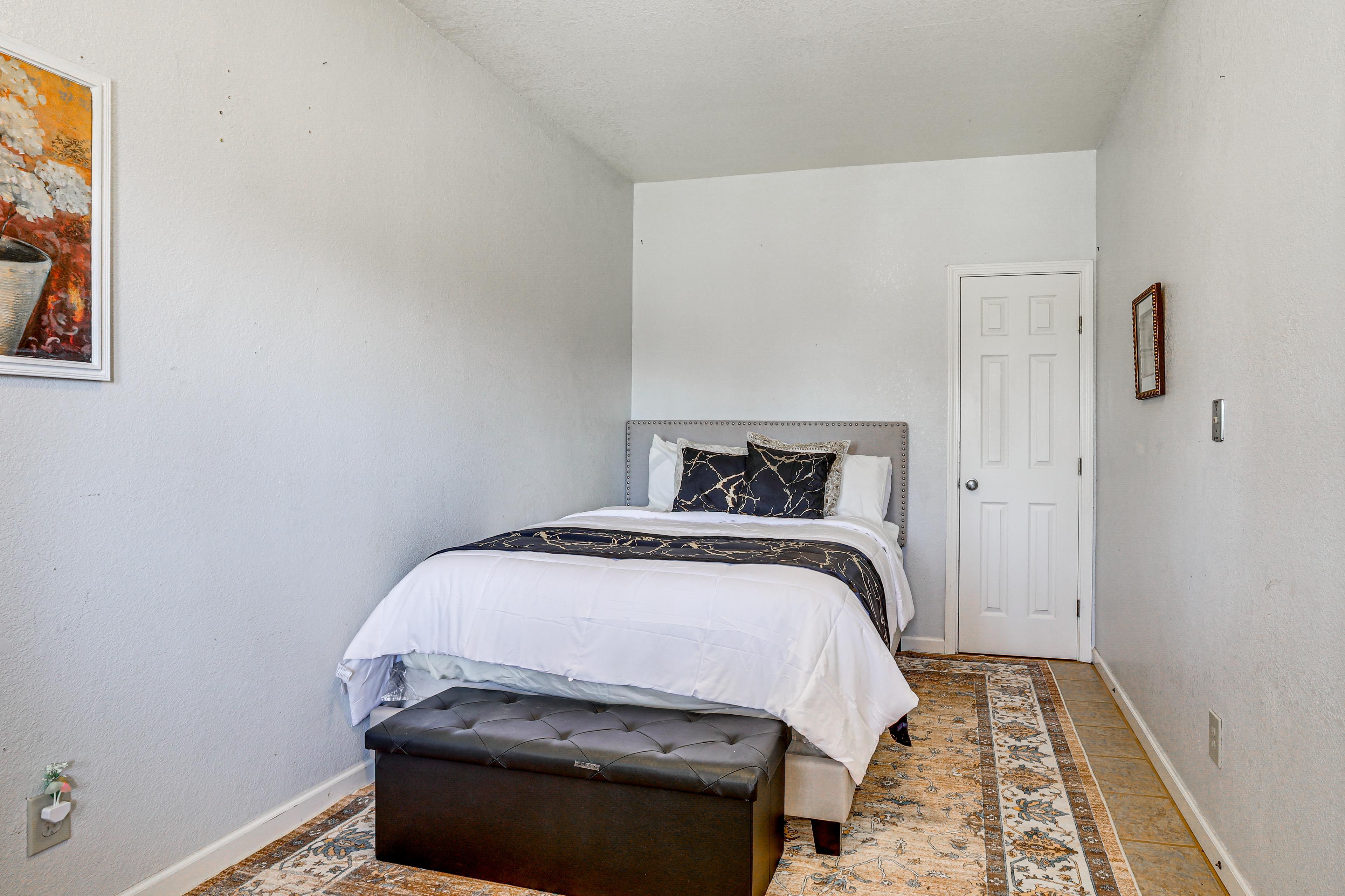 Bedroom 2 | Queen Bed