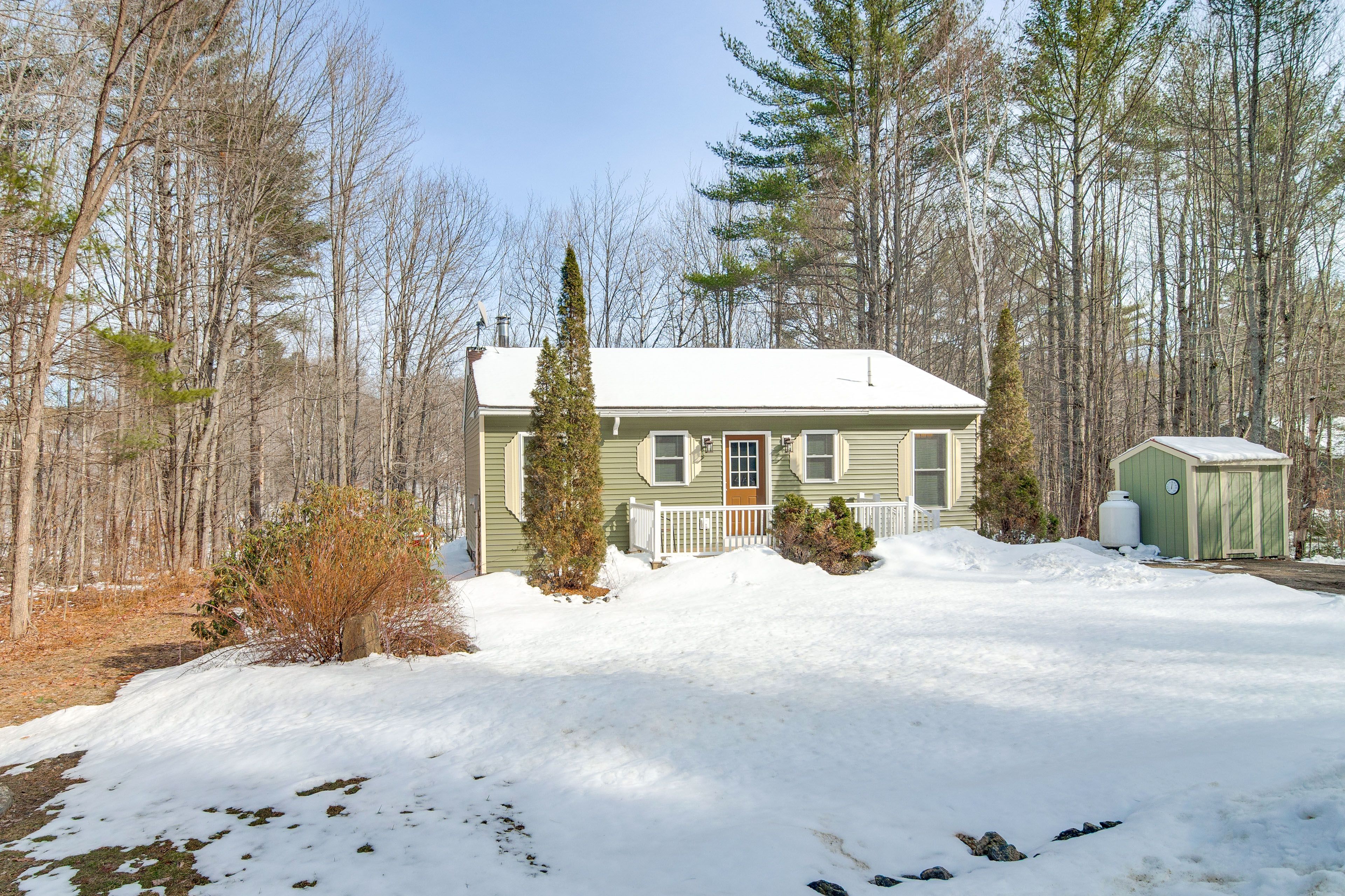 Parking | Driveway (2 Vehicles) | Boat Trailer Parking Available