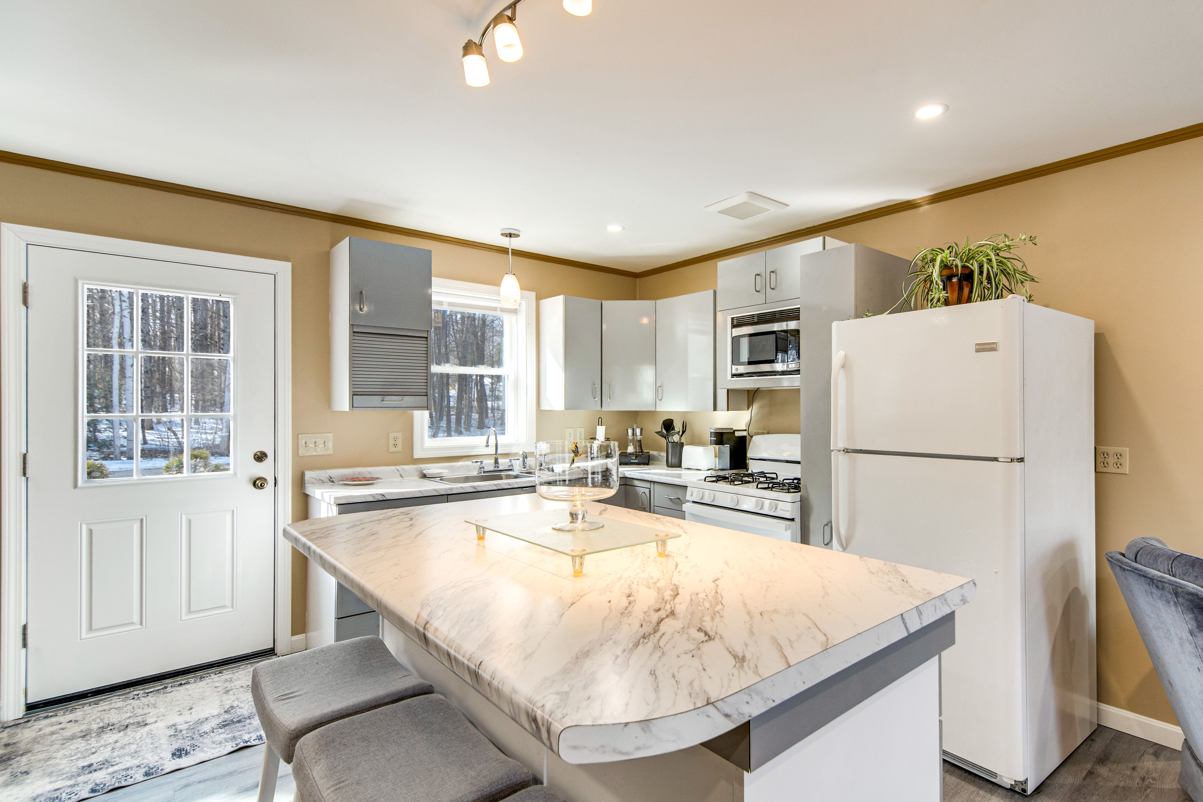 Kitchen | Breakfast Bar