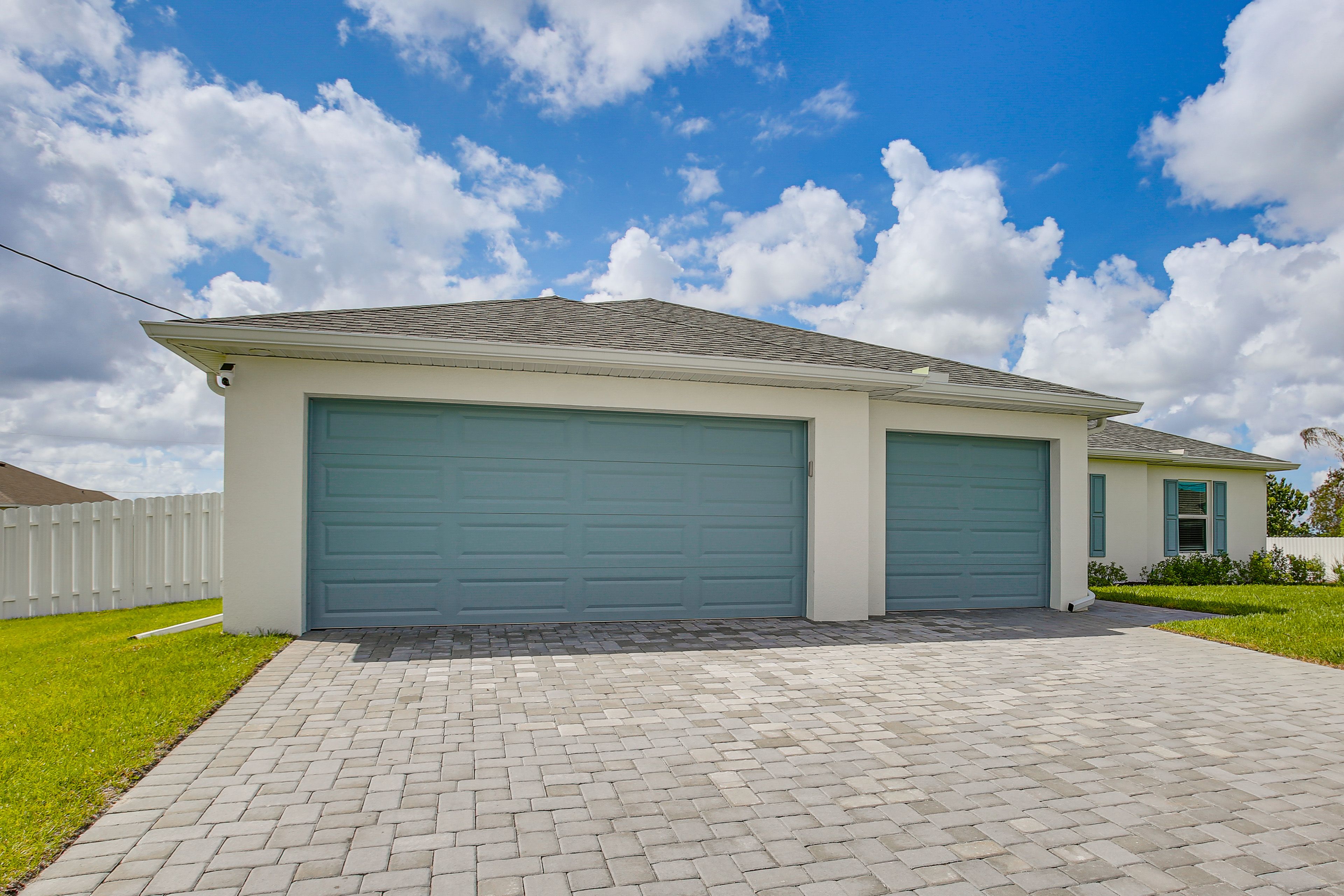 Parking | Garage (3 Vehicles) | Driveway (4 Vehicles)