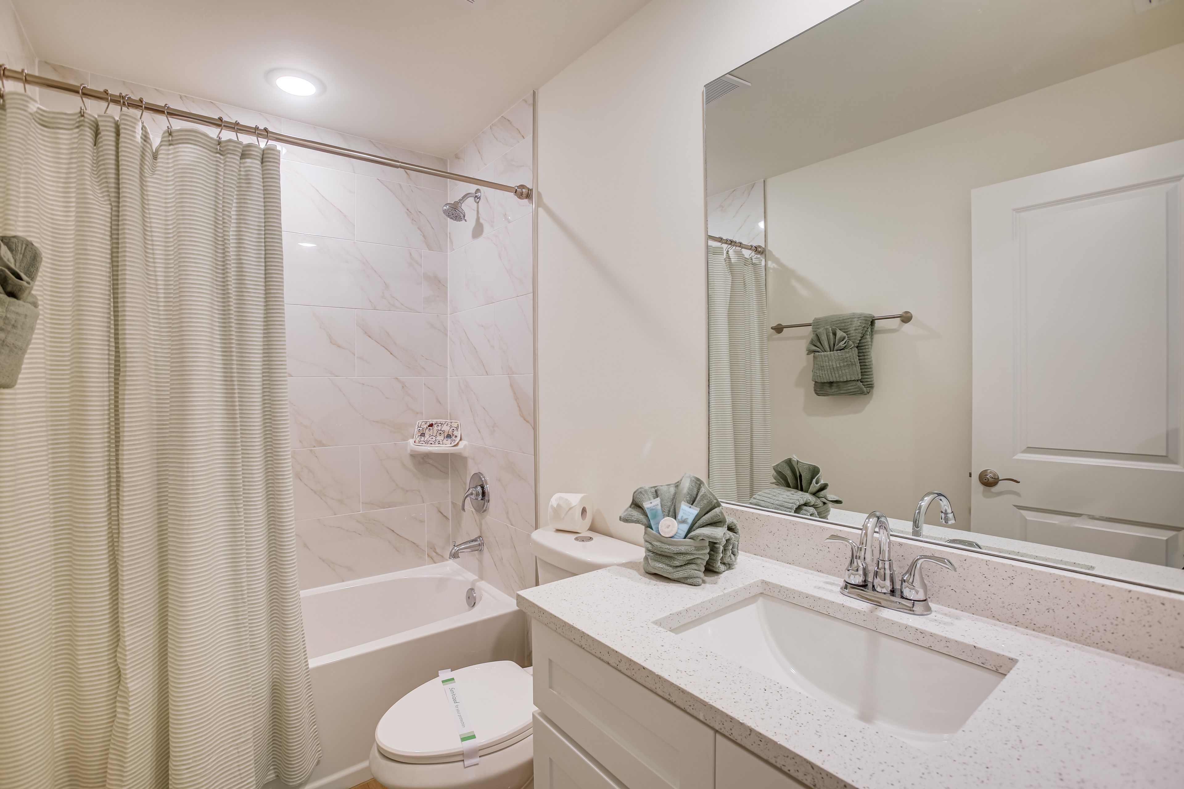 Full Bathroom | Towels & Linens Provided