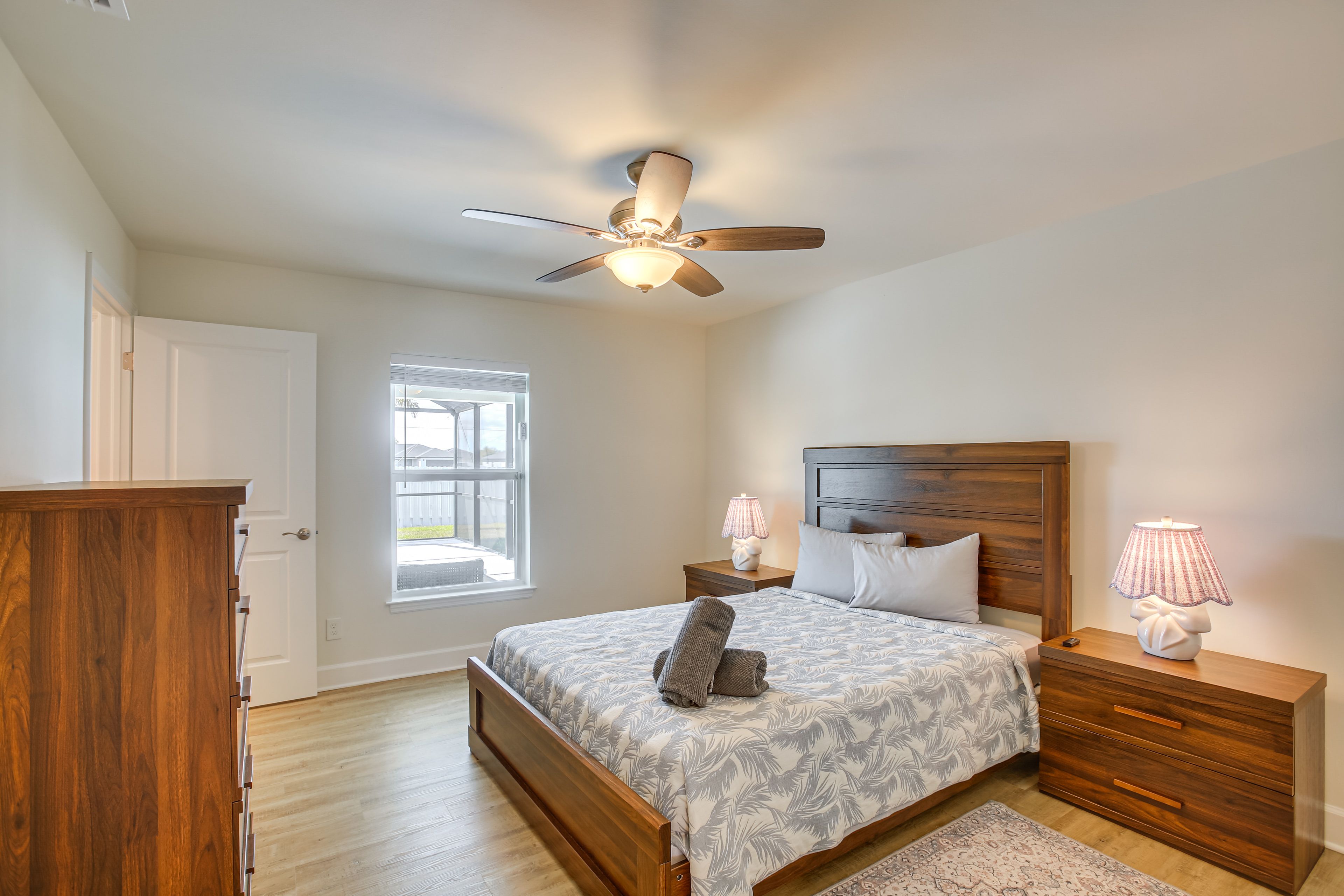 Bedroom 2 | Queen Bed