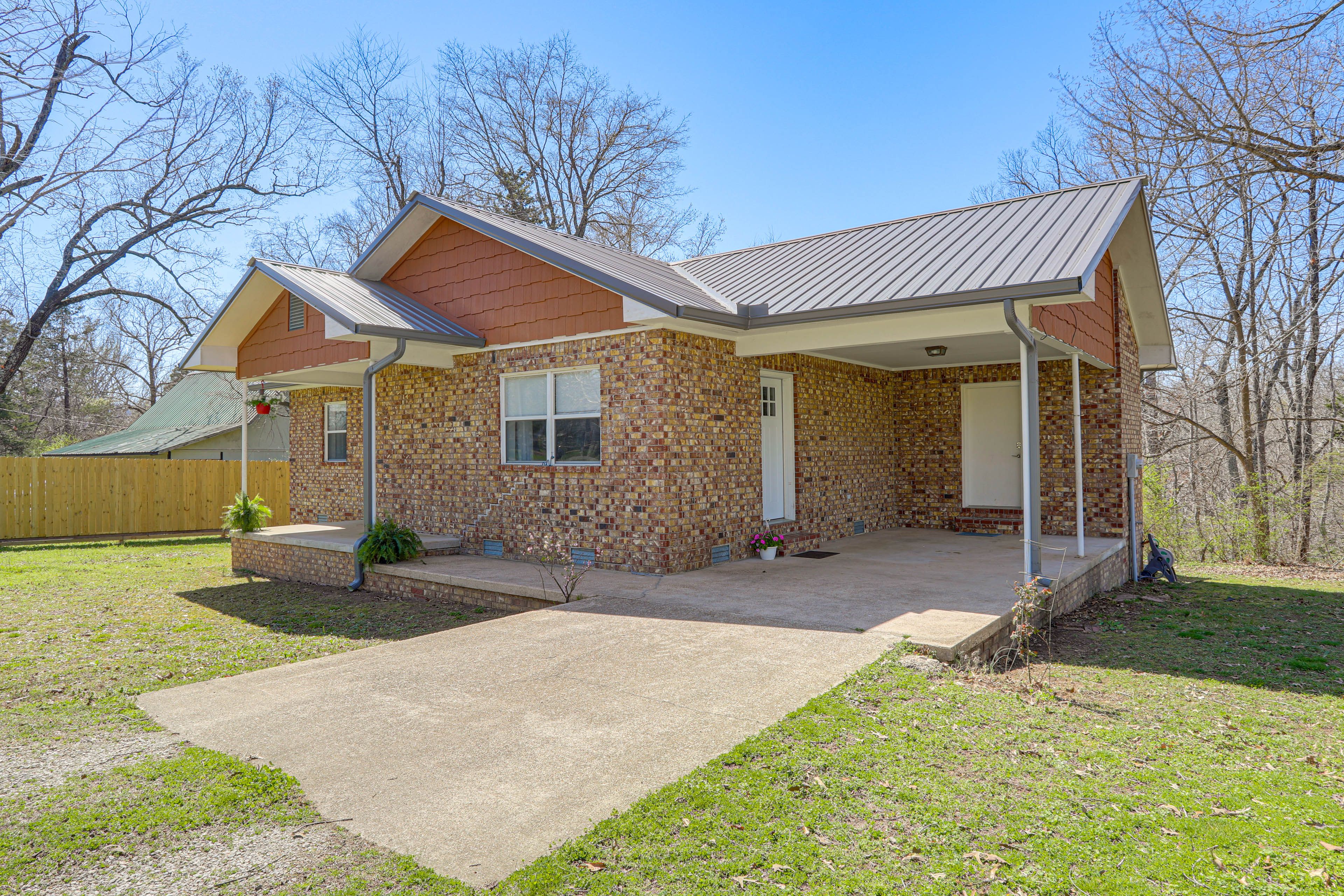 Exterior | Parking | Driveway (3 Vehicles)