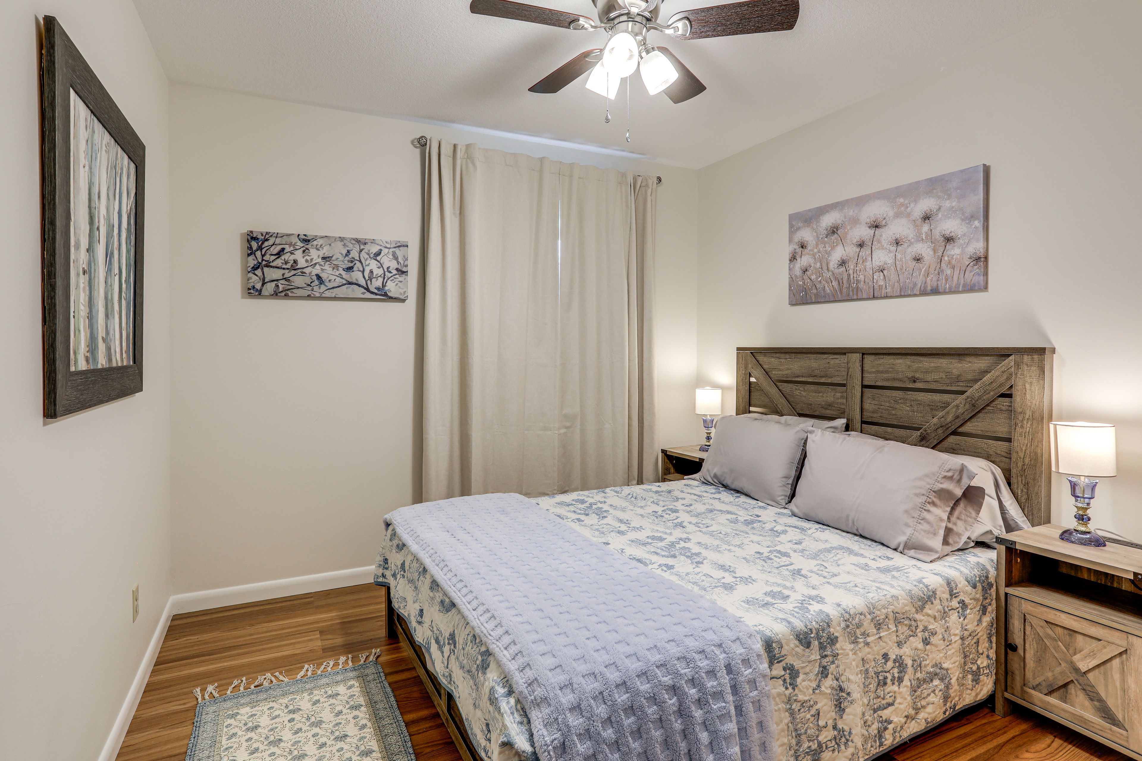 Bedroom 1 | Queen Bed