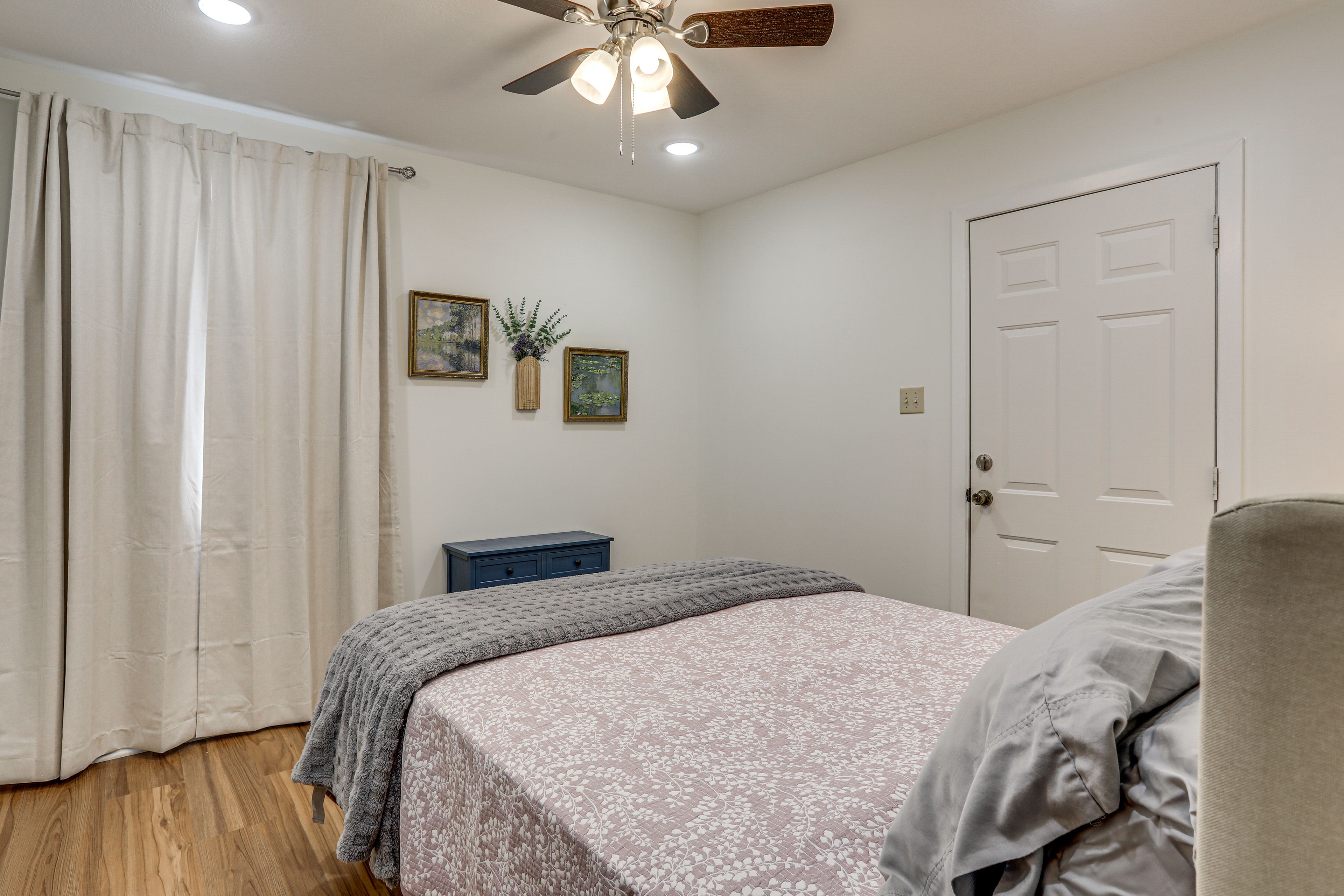 Bedroom 2 | Queen Bed