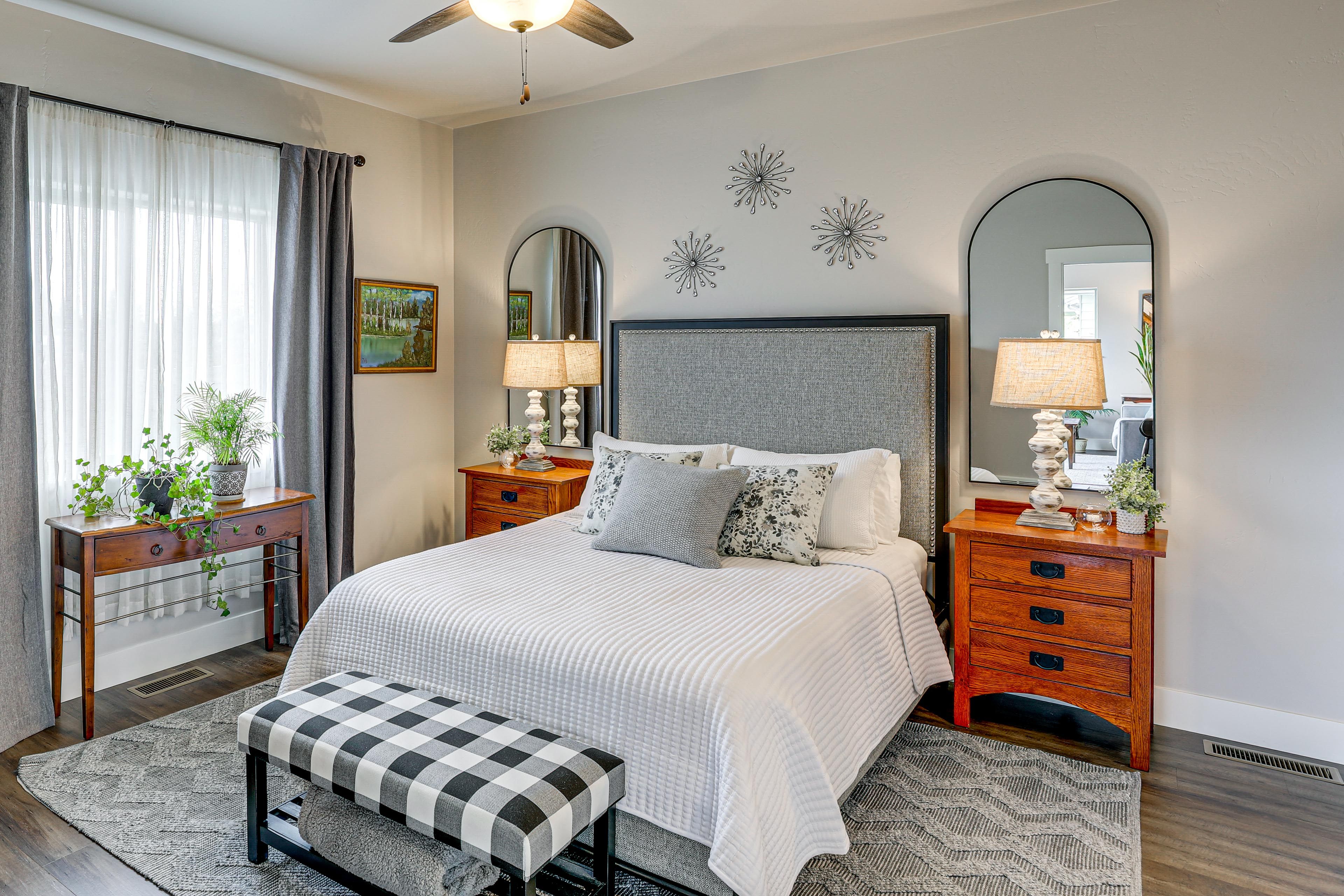 Bedroom 1 | Queen Bed | Main Level