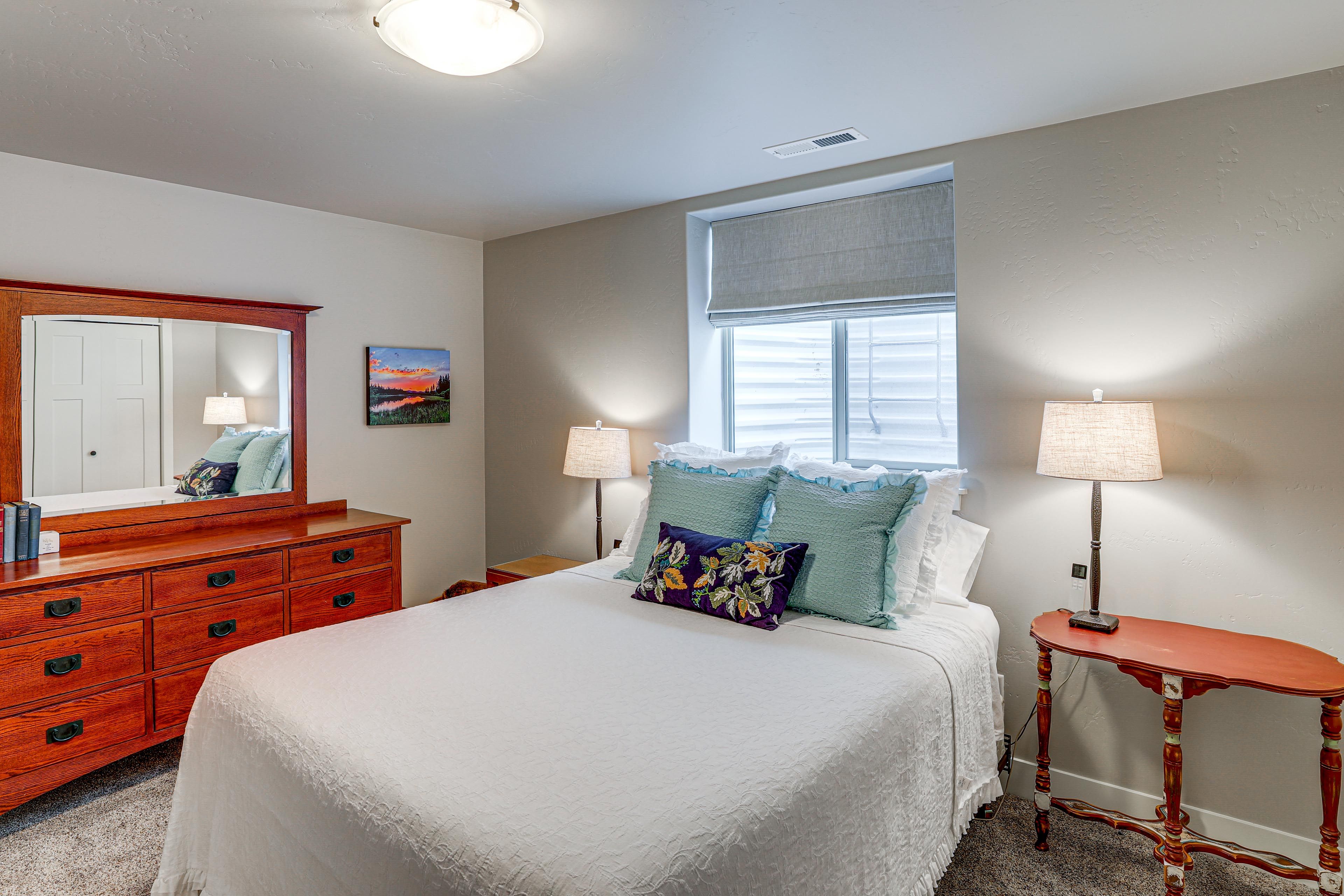 Bedroom 2 | Queen Bed | Lower Level