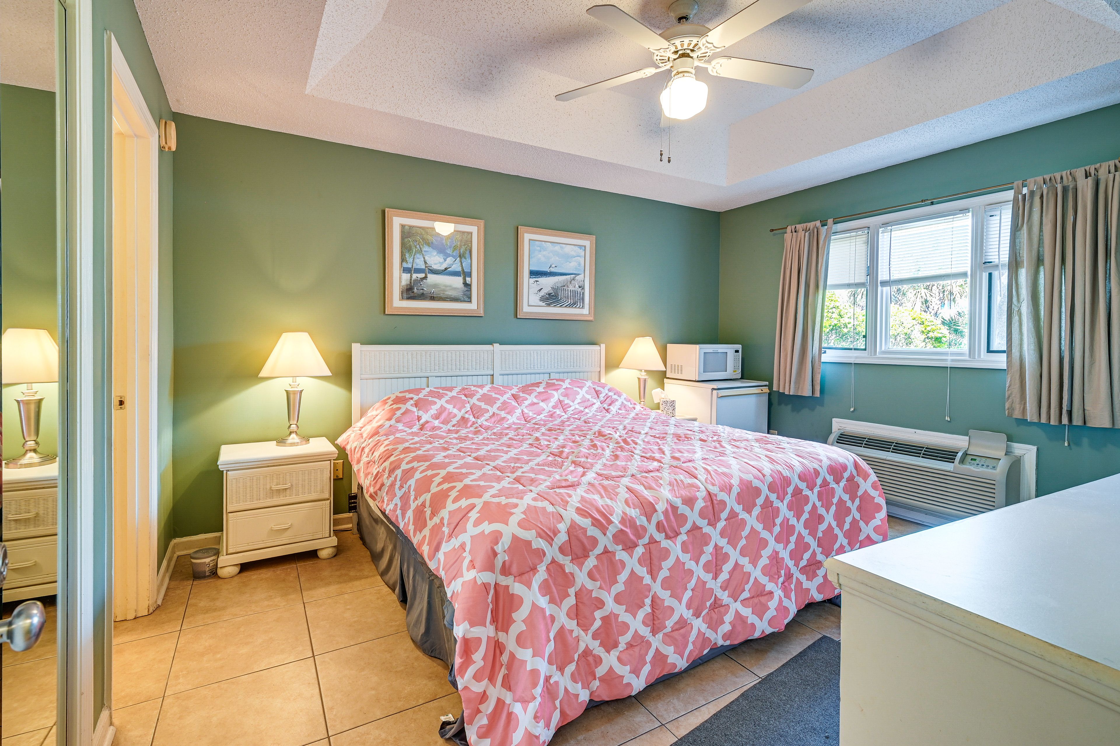 Bedroom 1 | King Bed