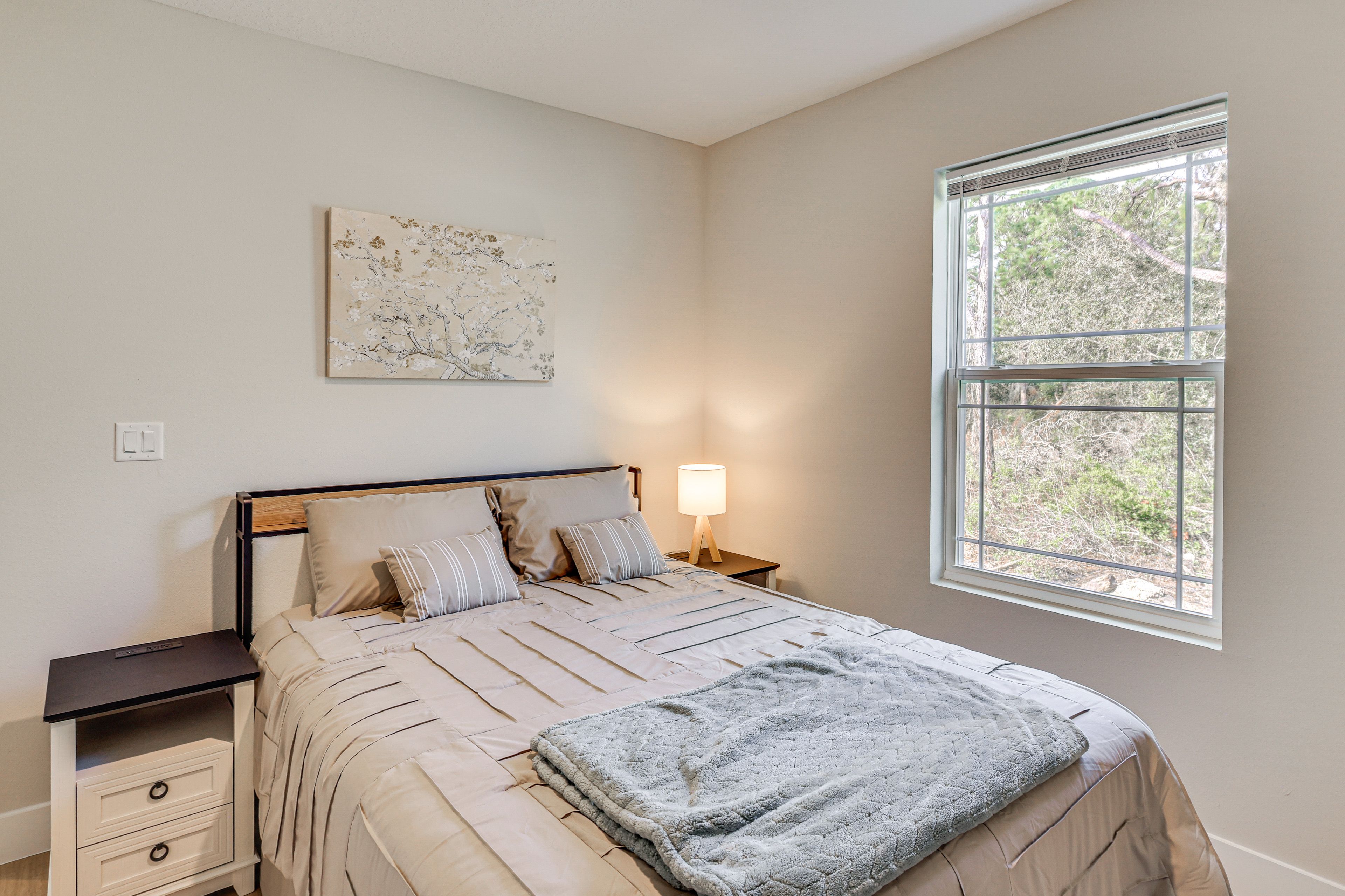 Bedroom 3 | Queen Bed