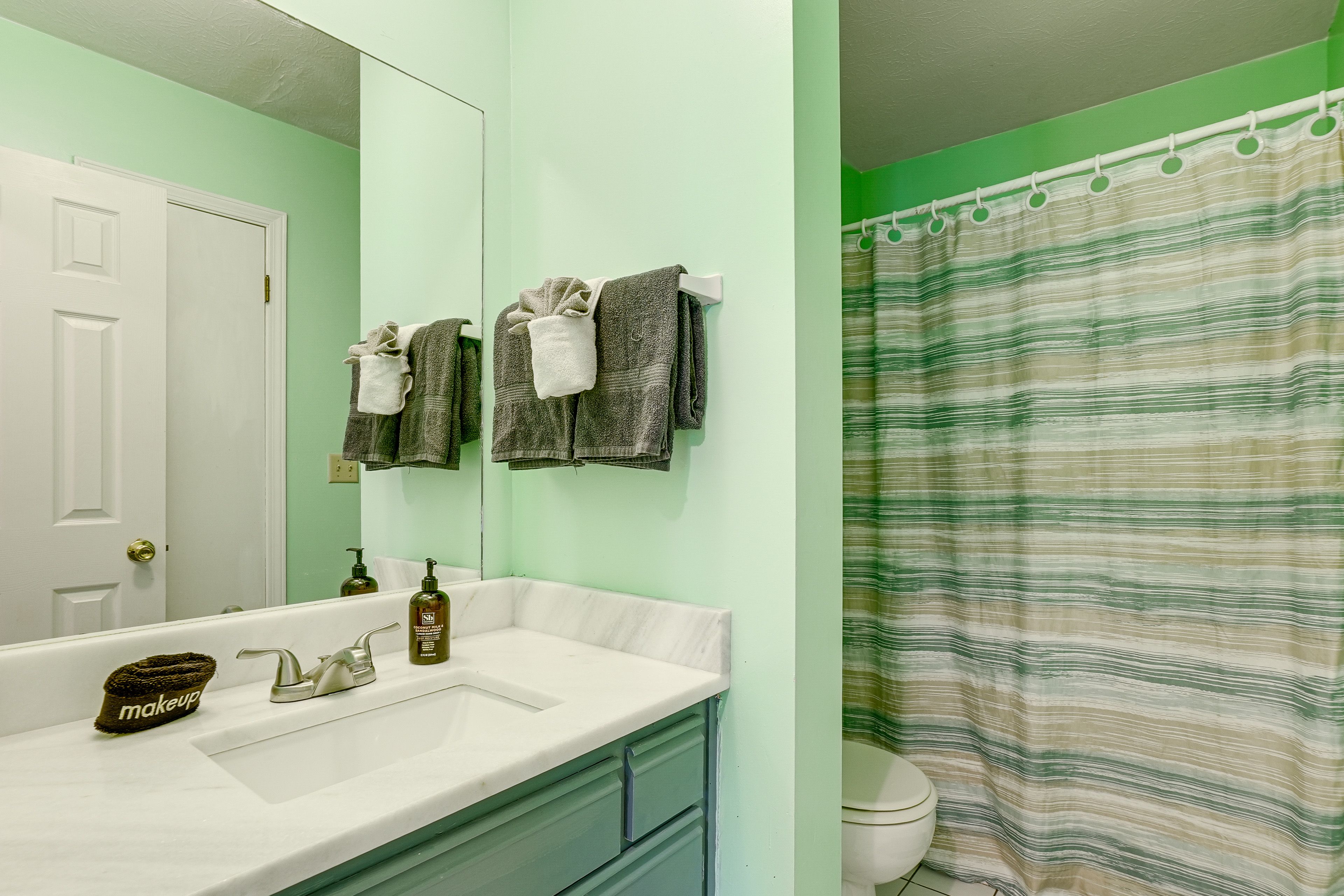 Bathroom | 2nd Floor