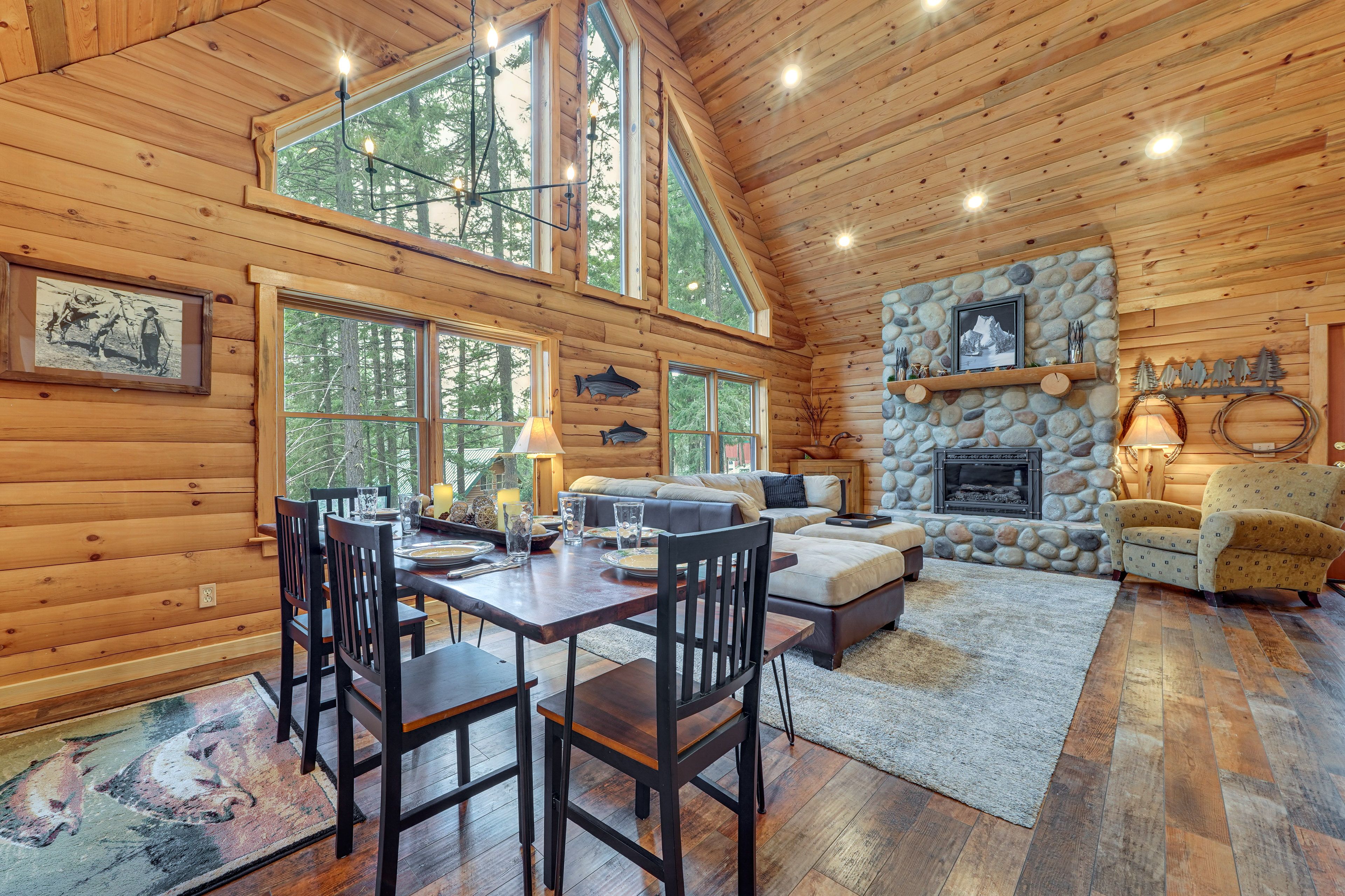 Ronald Vacation Rental | 3BR | 4BA | 2,700 Sq Ft