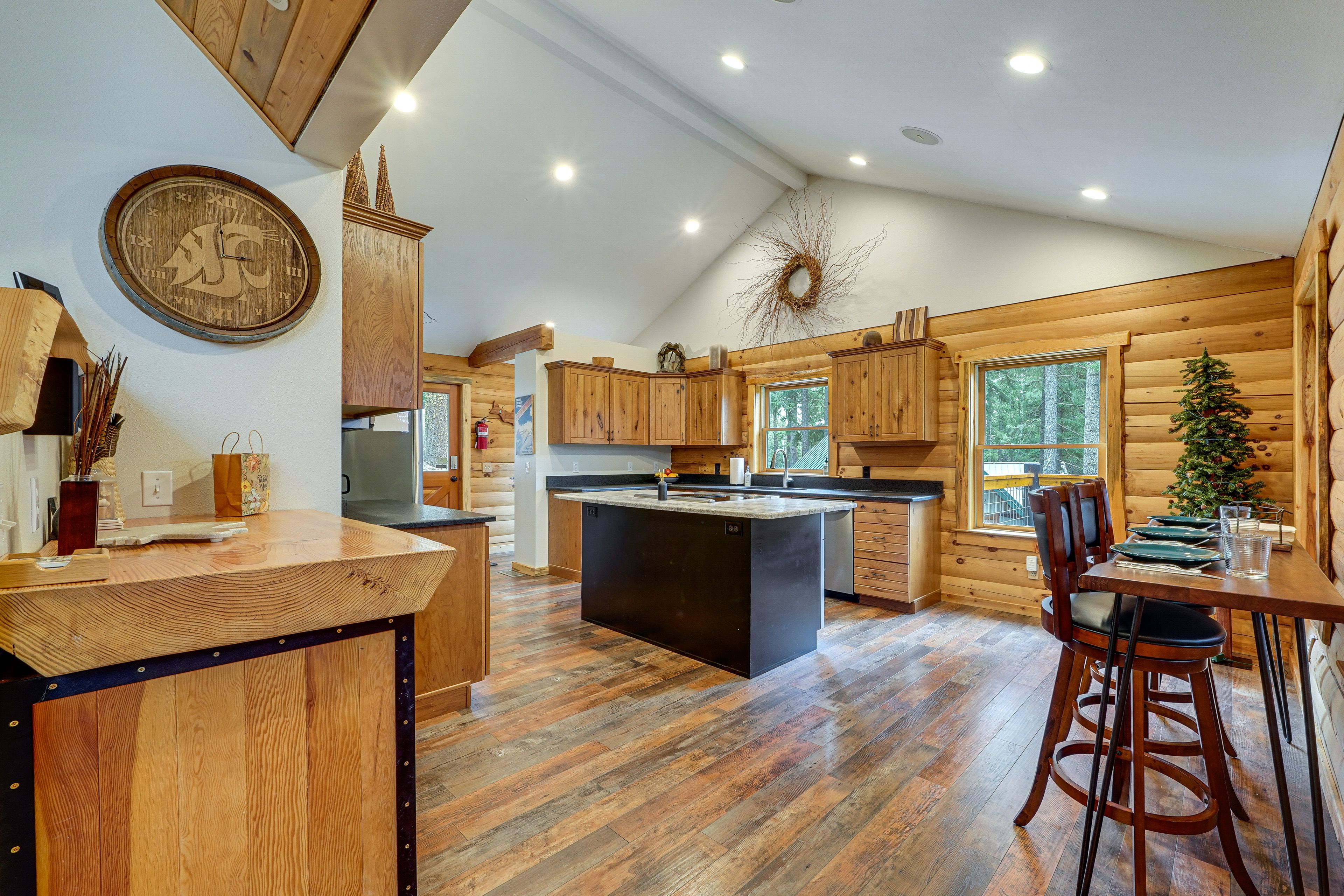 Kitchen | Stove/Oven | Microwave | Refrigerator | Main Level