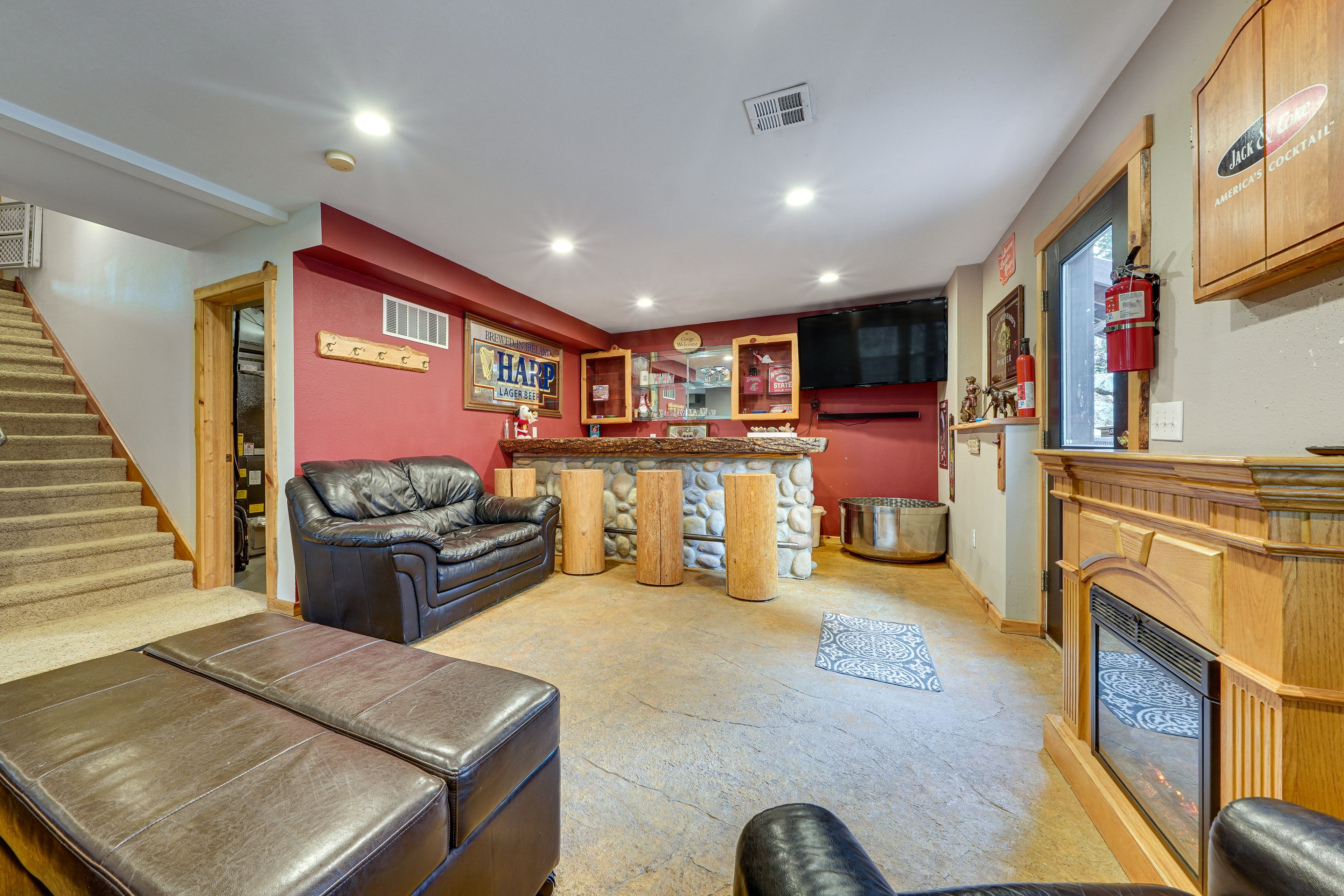 Family Room | Bar | Fireplace