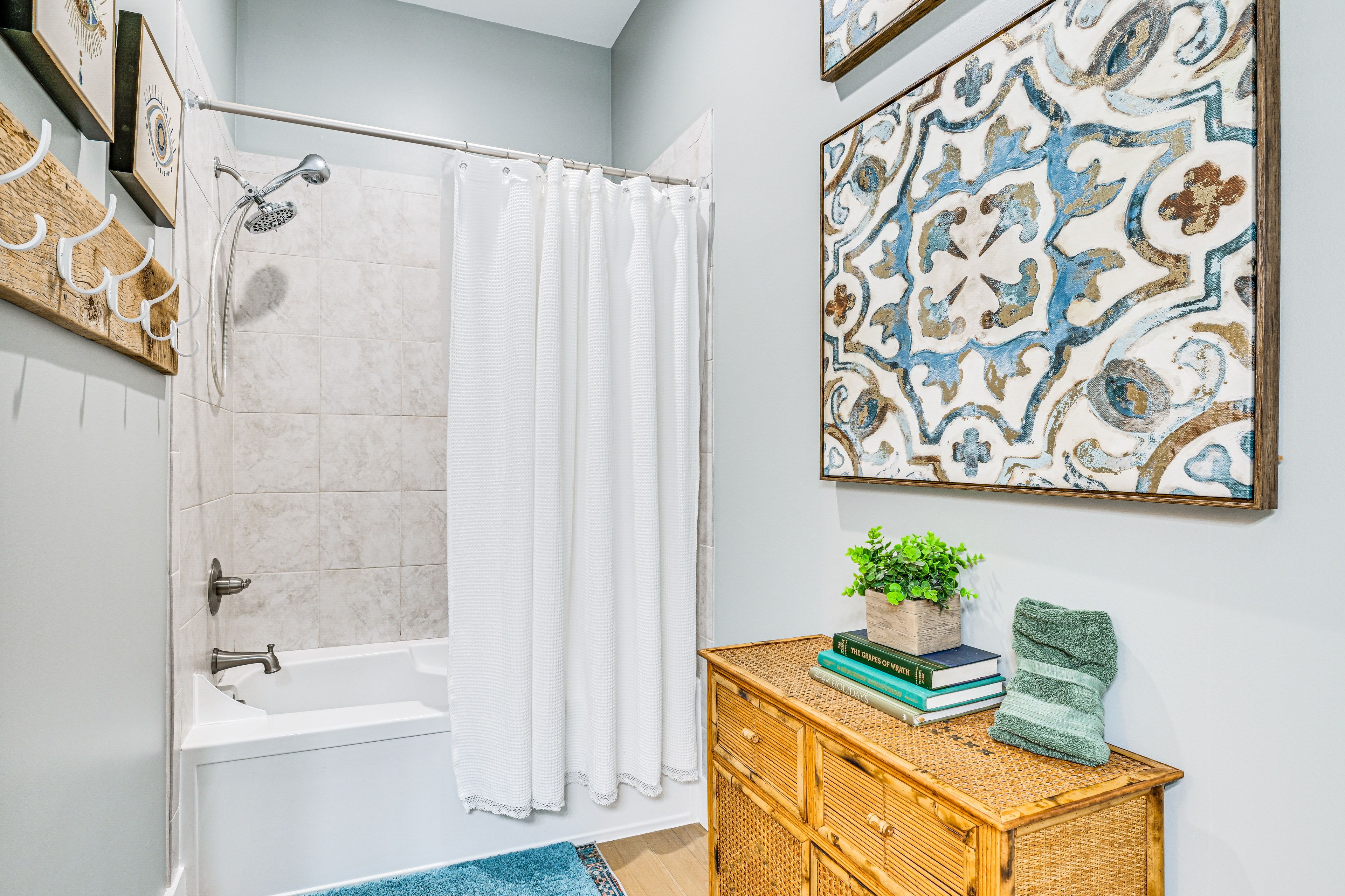 Full Bathroom | 1st Floor