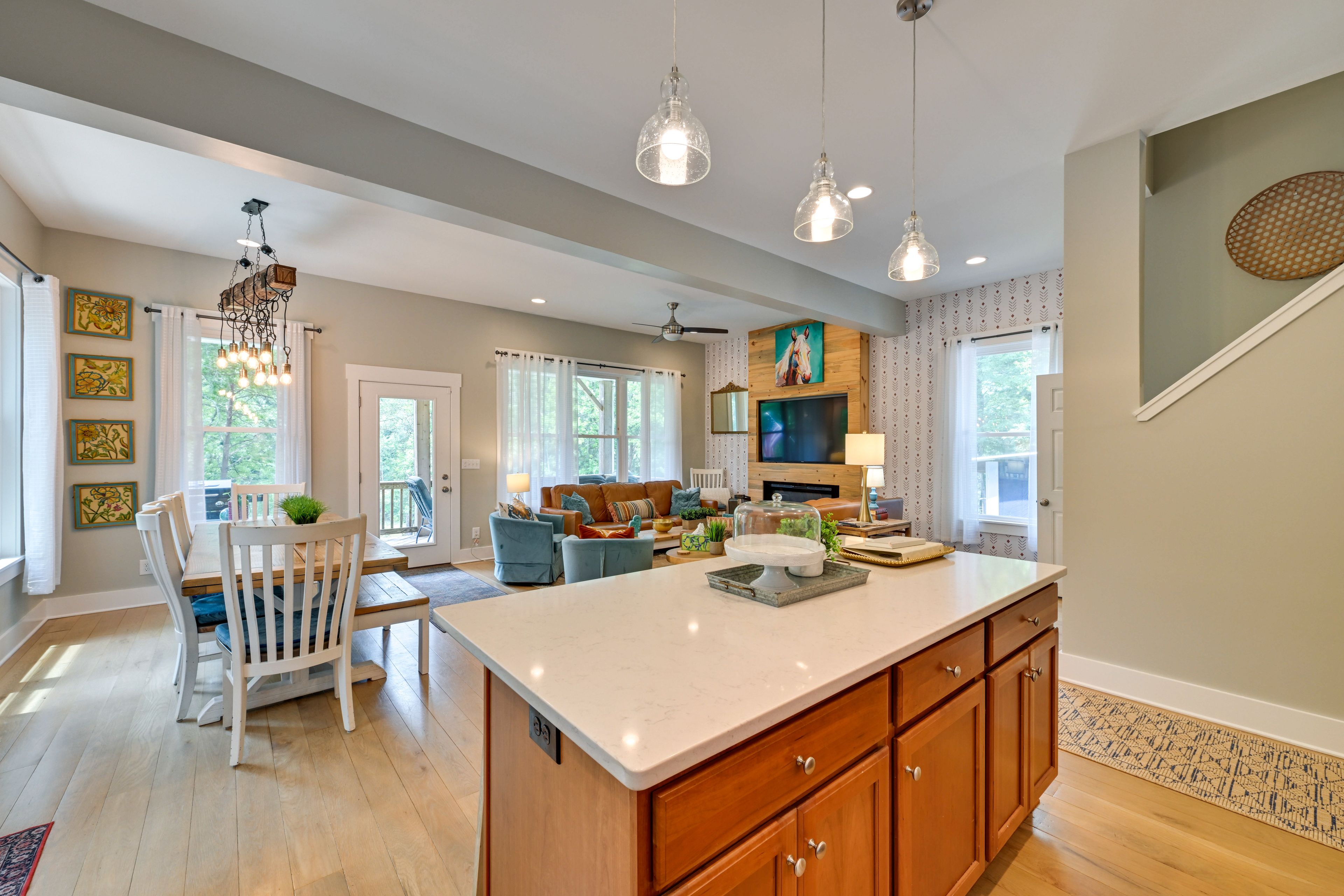 Dining Area | Dishes & Flatware Provided | 1st Floor