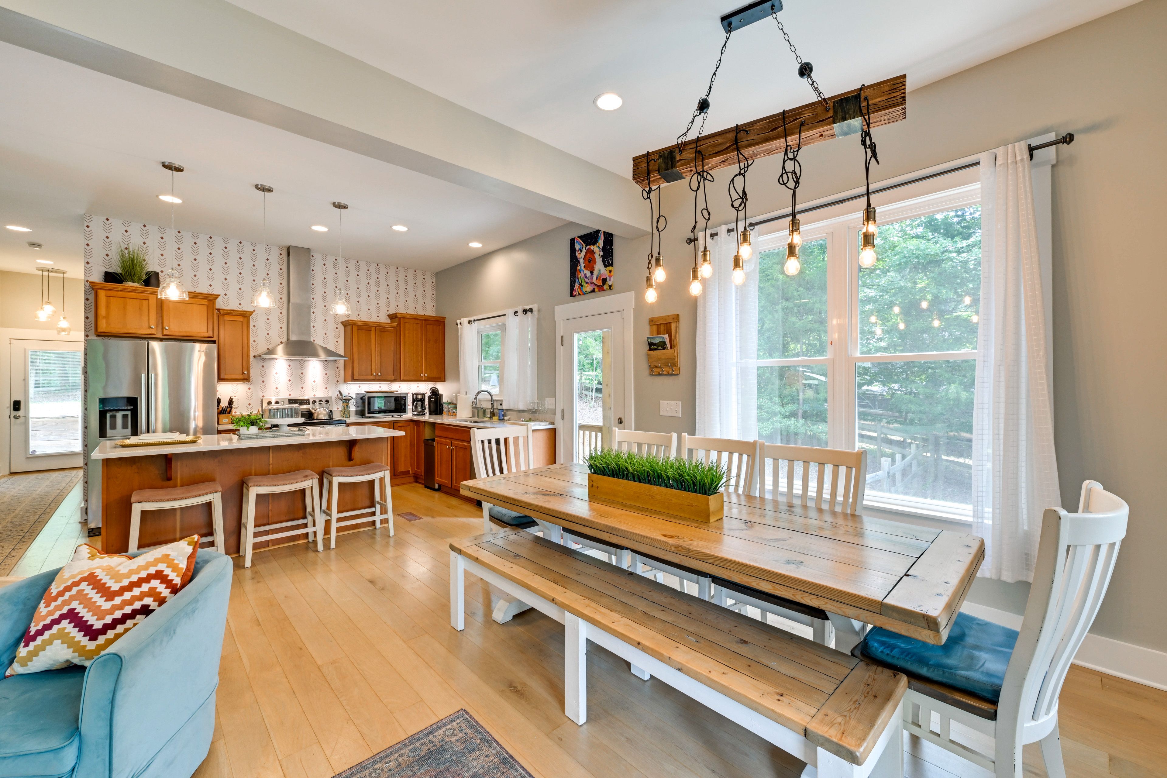 Interior | Open Floor Plan | Free WiFi