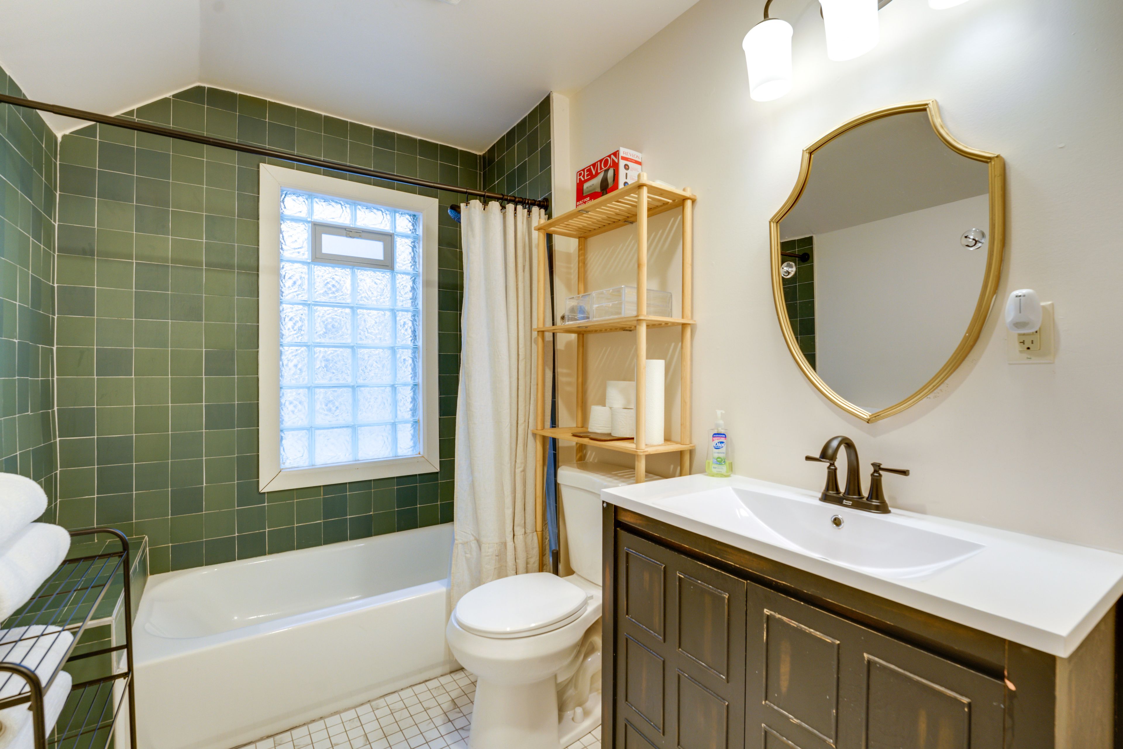 Bathroom | 2nd Floor